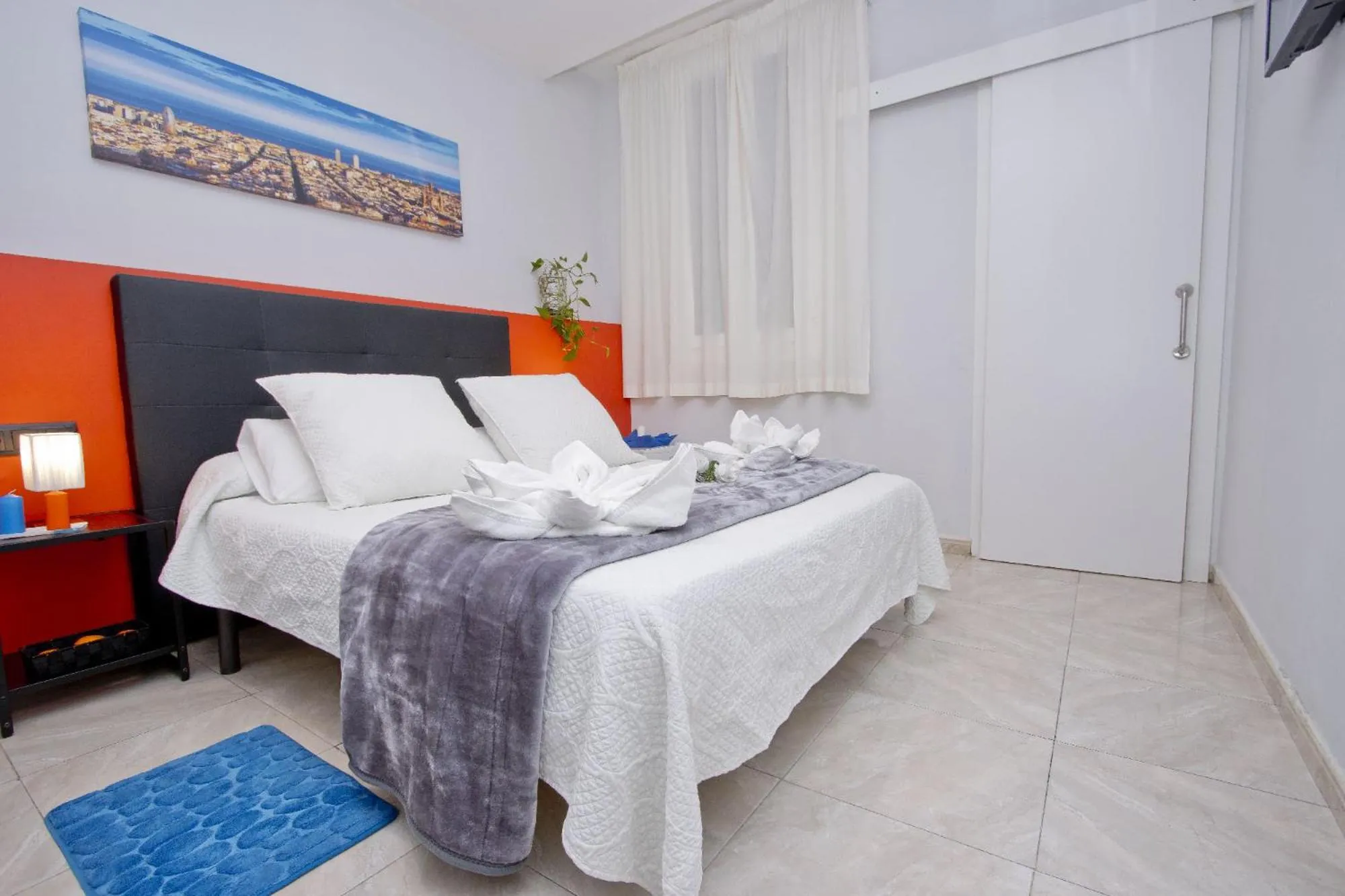 Bed in Barcelona City Centre Hostal