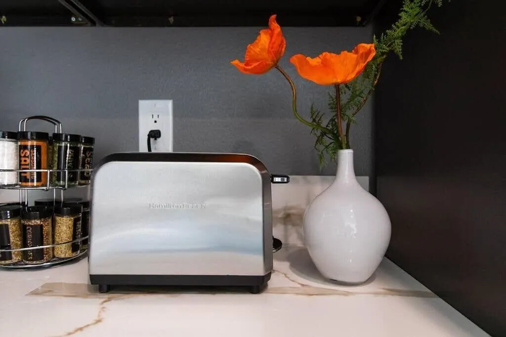 Walk 2 Restaurants & Bars-Relax on Private Patio