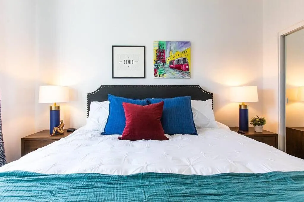 Walk 2 Restaurants & Bars-Relax on Private Patio