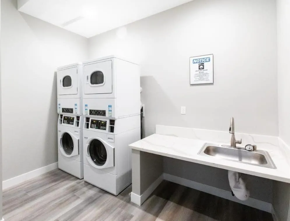 Walk 2 Restaurants & Bars-Relax on Private Patio