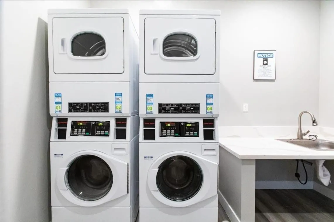 Walk 2 Restaurants & Bars-Relax on Private Patio