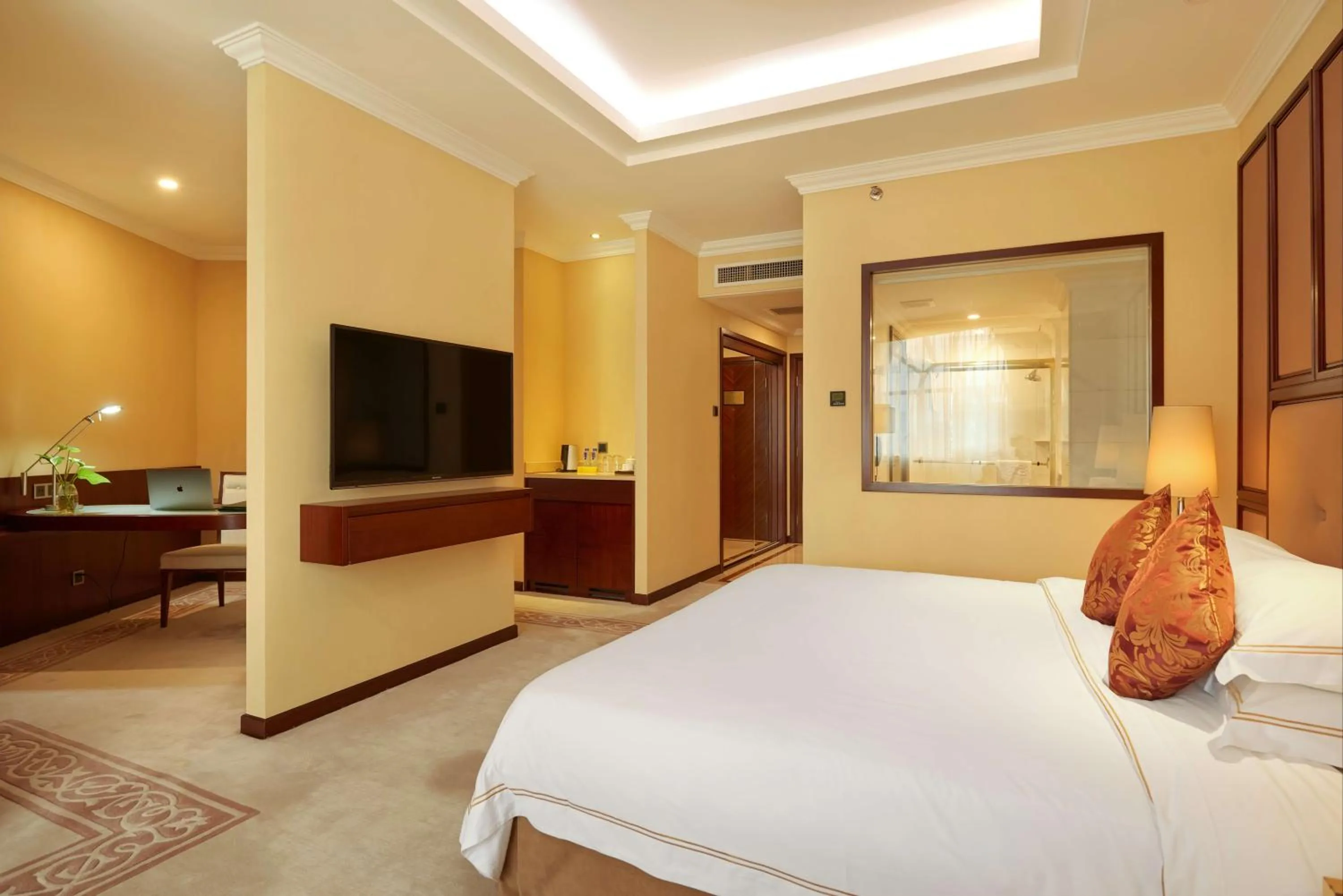 Photo of the whole room, Bed in Khách sạn Quốc tế Lợi Lai - Li Lai International Hotel