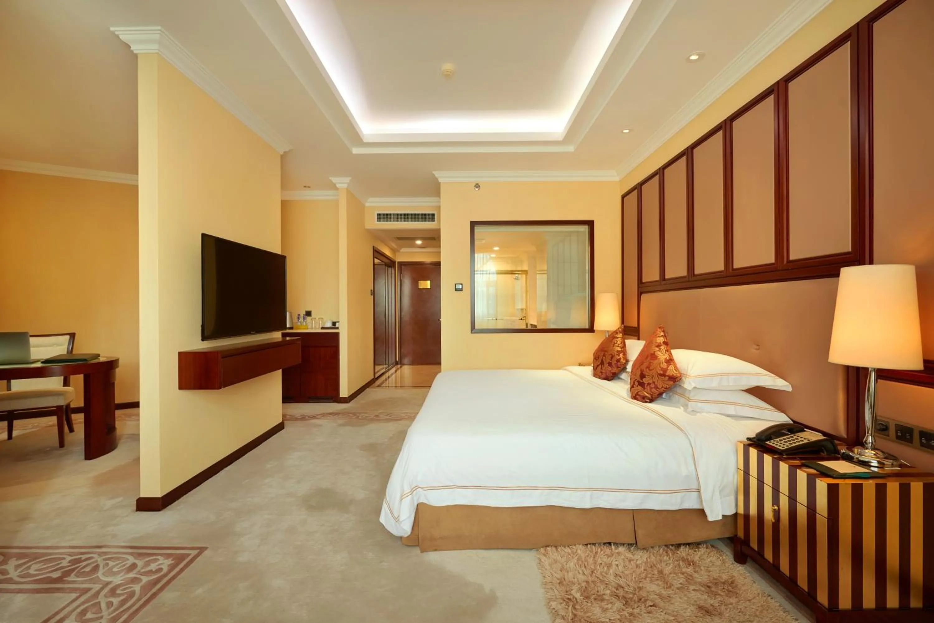 Photo of the whole room, Bed in Khách sạn Quốc tế Lợi Lai - Li Lai International Hotel