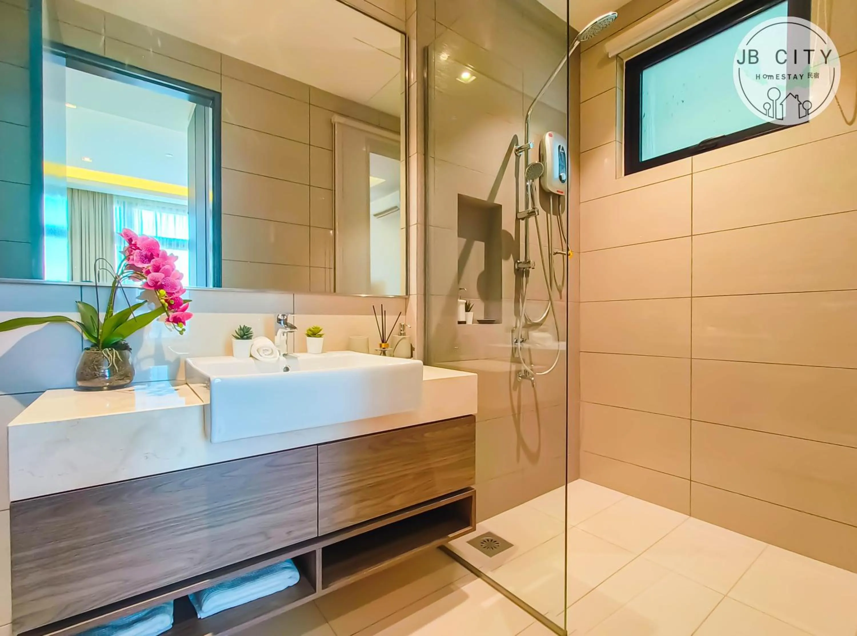 Shower in Paradigm Residence by RR JBcity