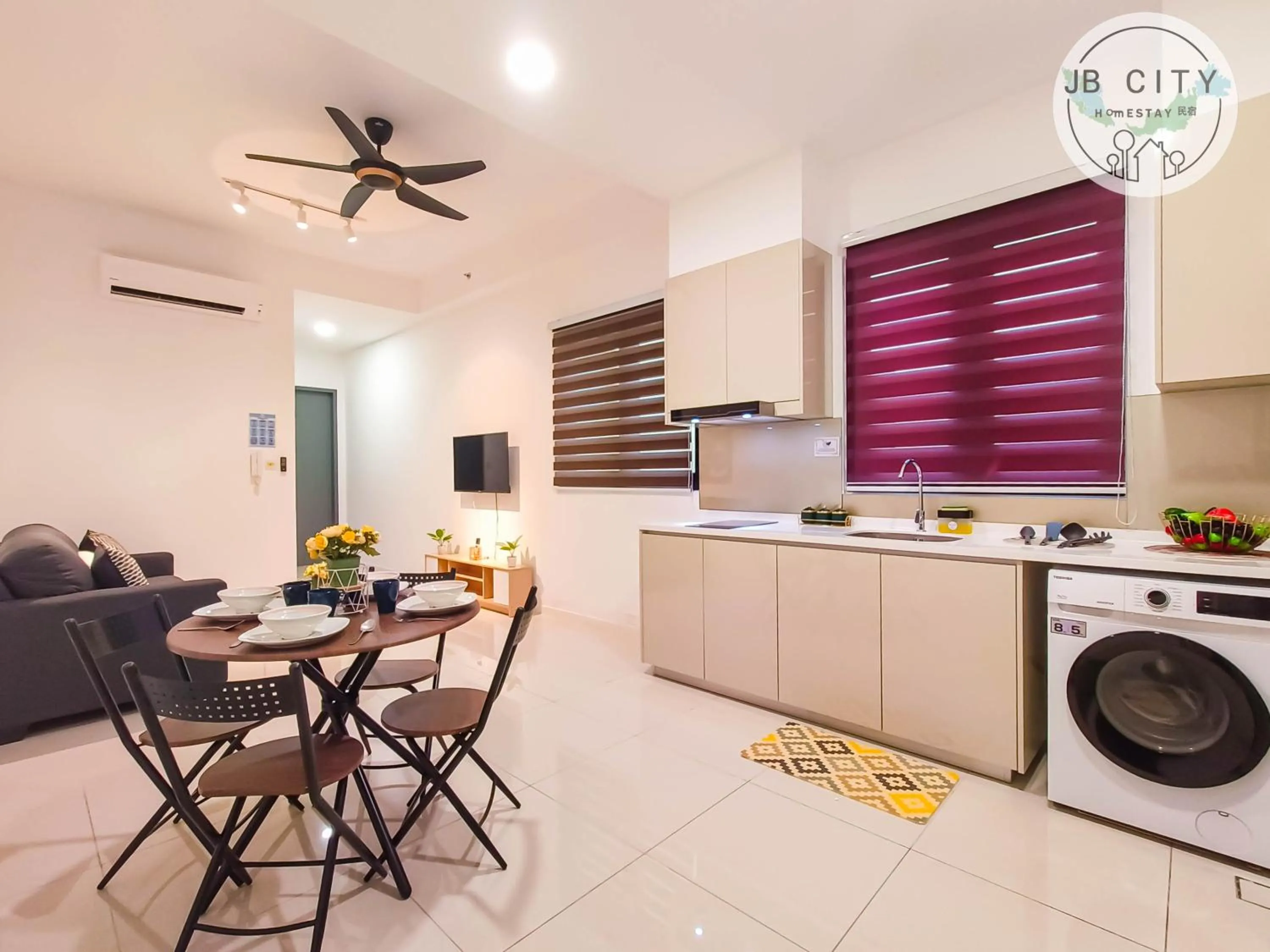 Kitchen or kitchenette in Paradigm Residence by RR JBcity