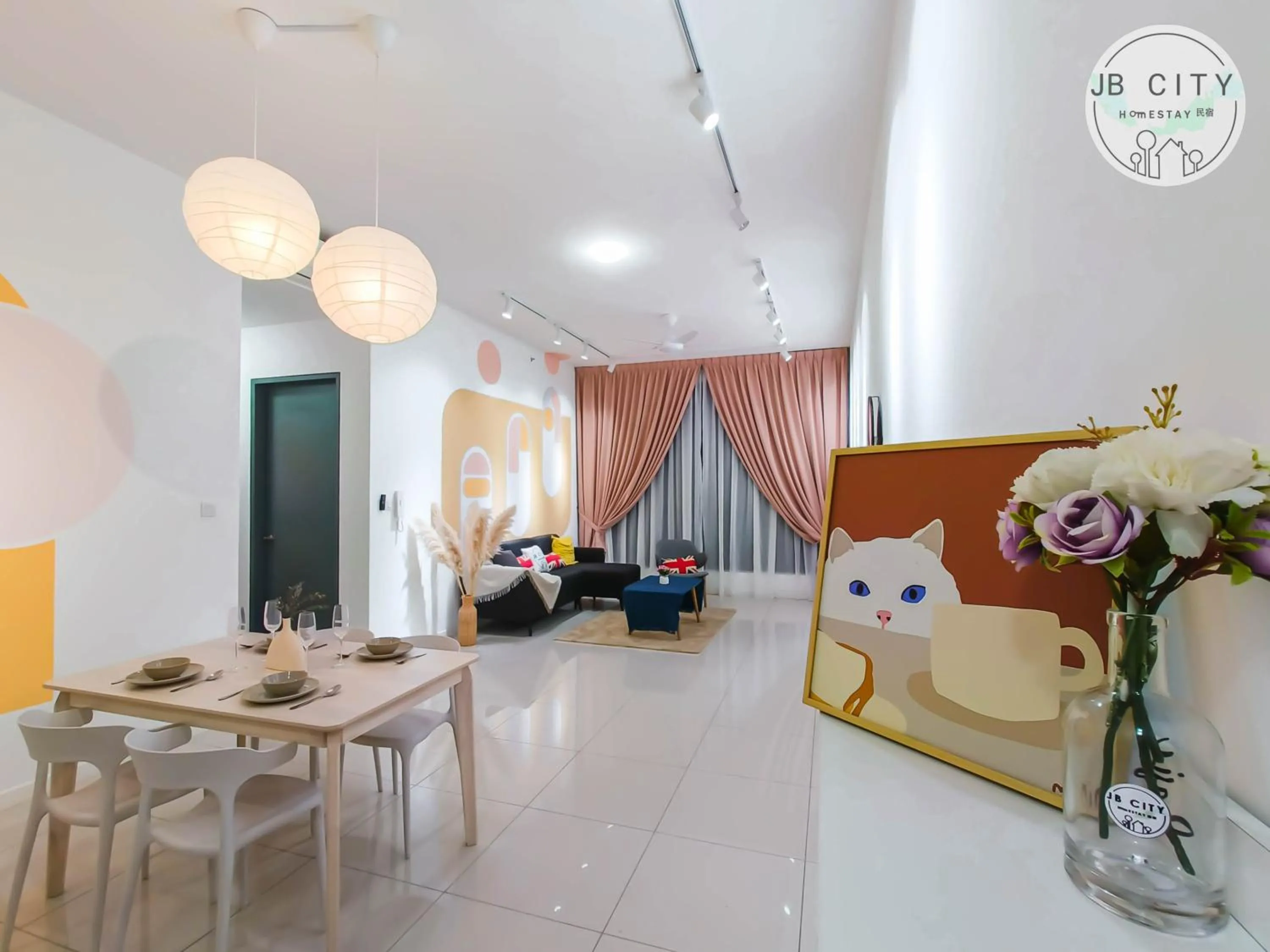 Living room in Paradigm Residence by RR JBcity