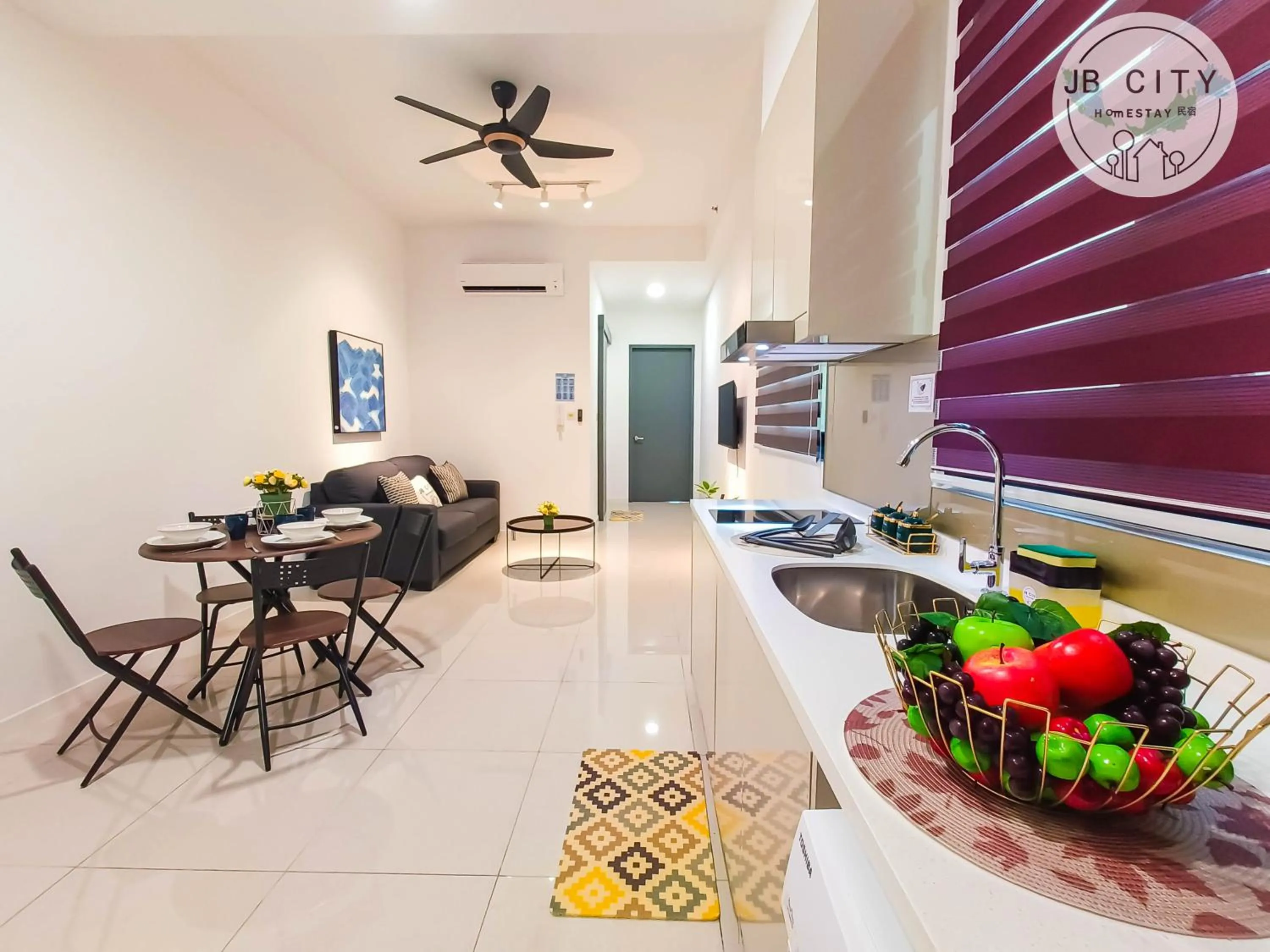 Kitchen or kitchenette in Paradigm Residence by RR JBcity