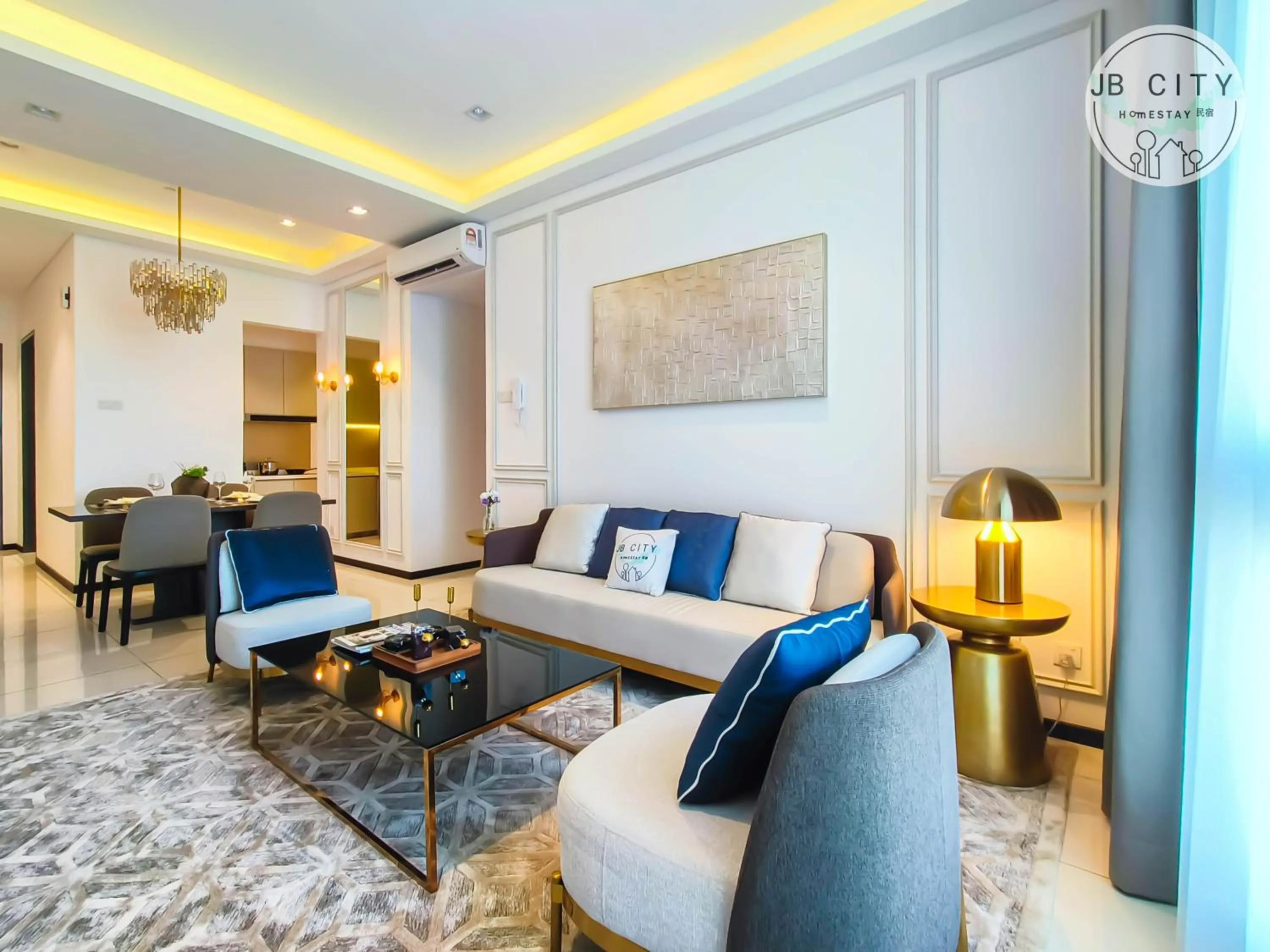 Living room in Paradigm Residence by RR JBcity