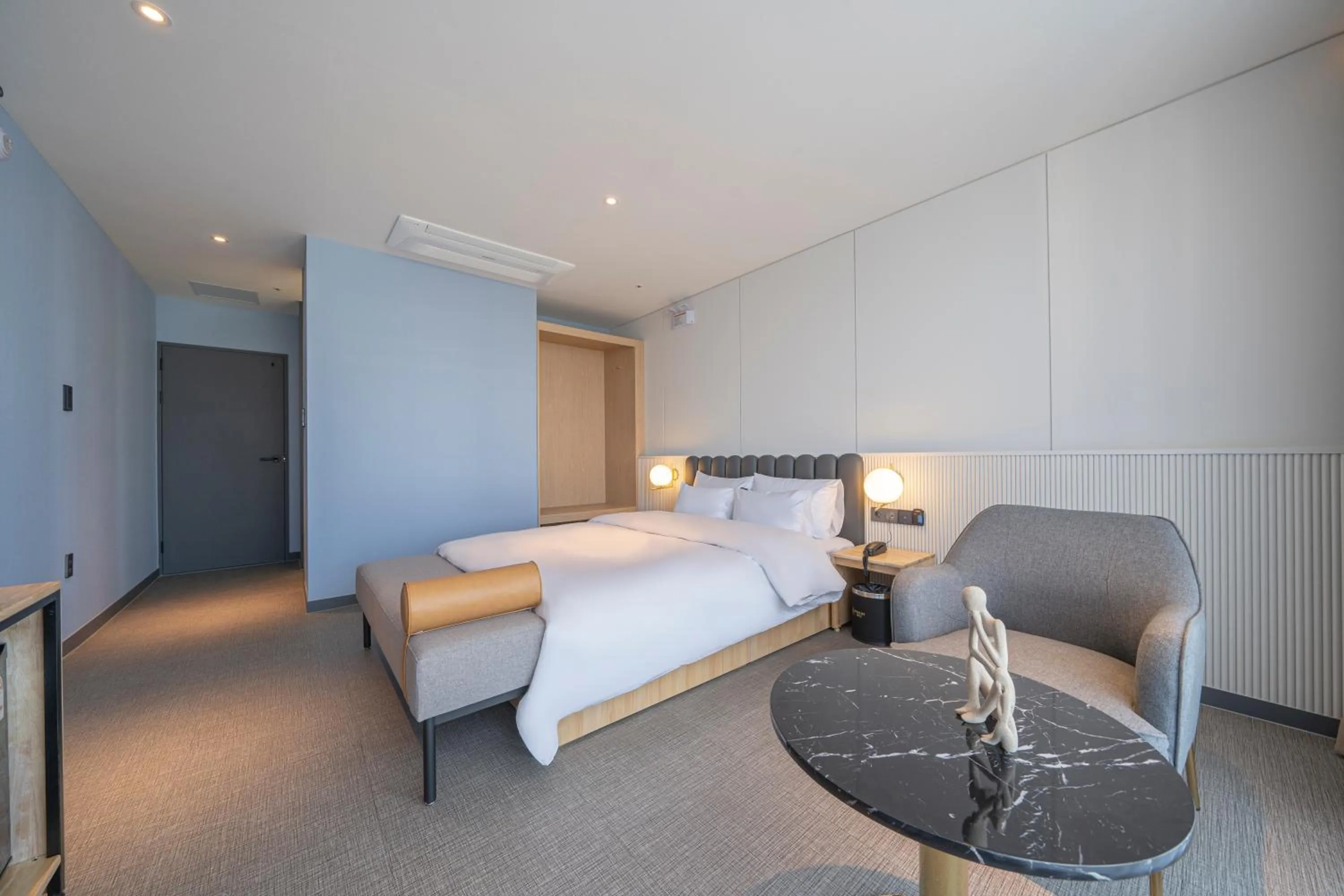 Photo of the whole room, Bed in Brown Dot Siheung Geobuksum