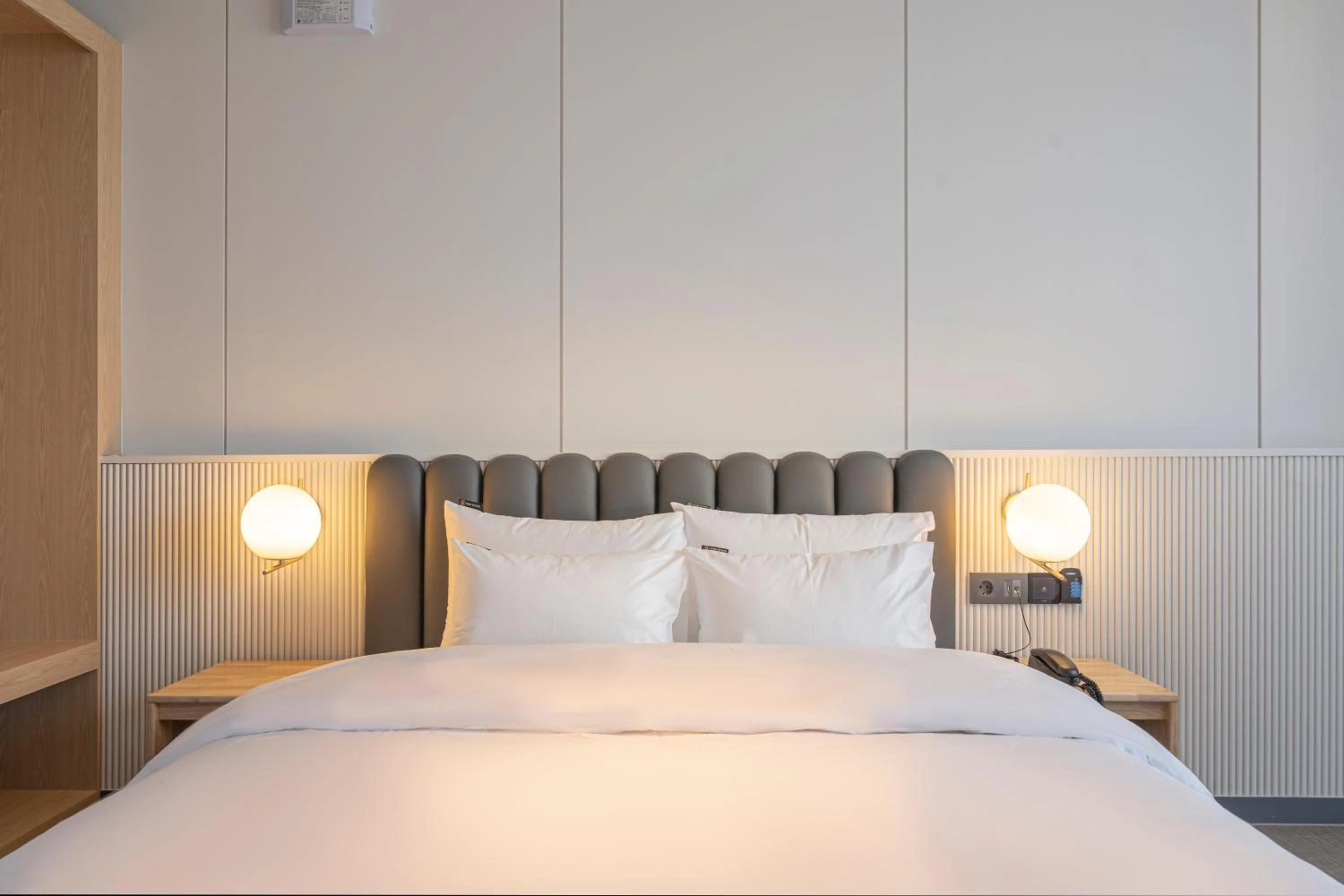 Bed in Brown Dot Siheung Geobuksum