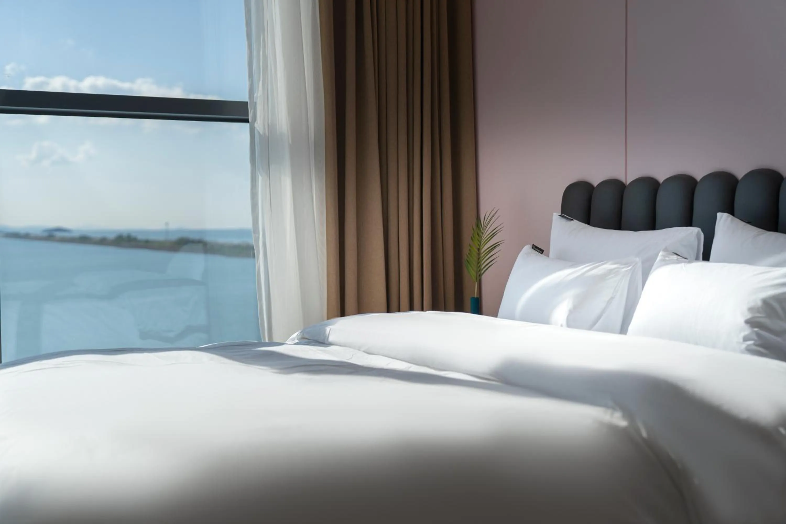 Bed in Brown Dot Siheung Geobuksum