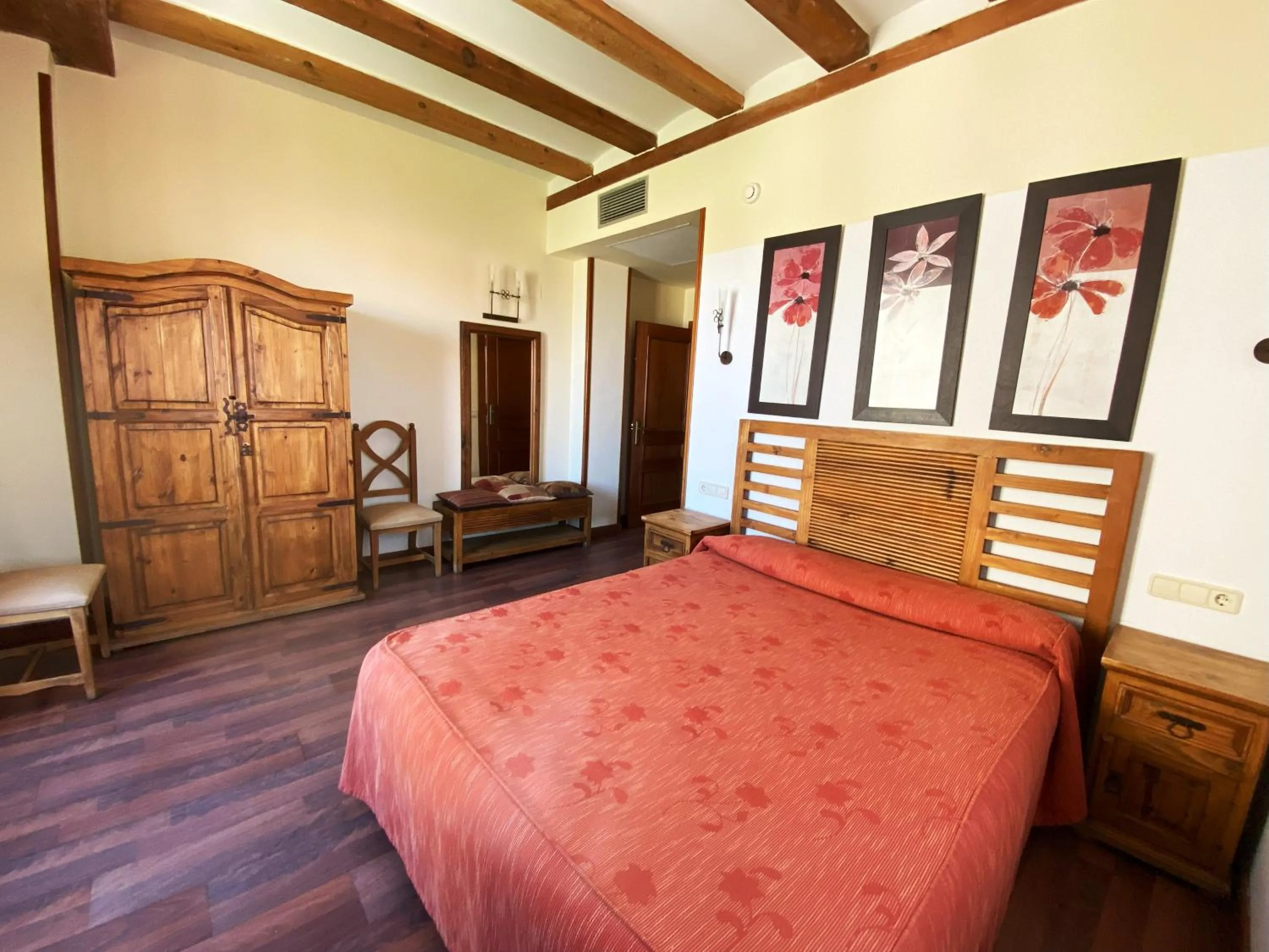 Bed in HOTEL EL RASTRO - Palacio Duque de Tamames -