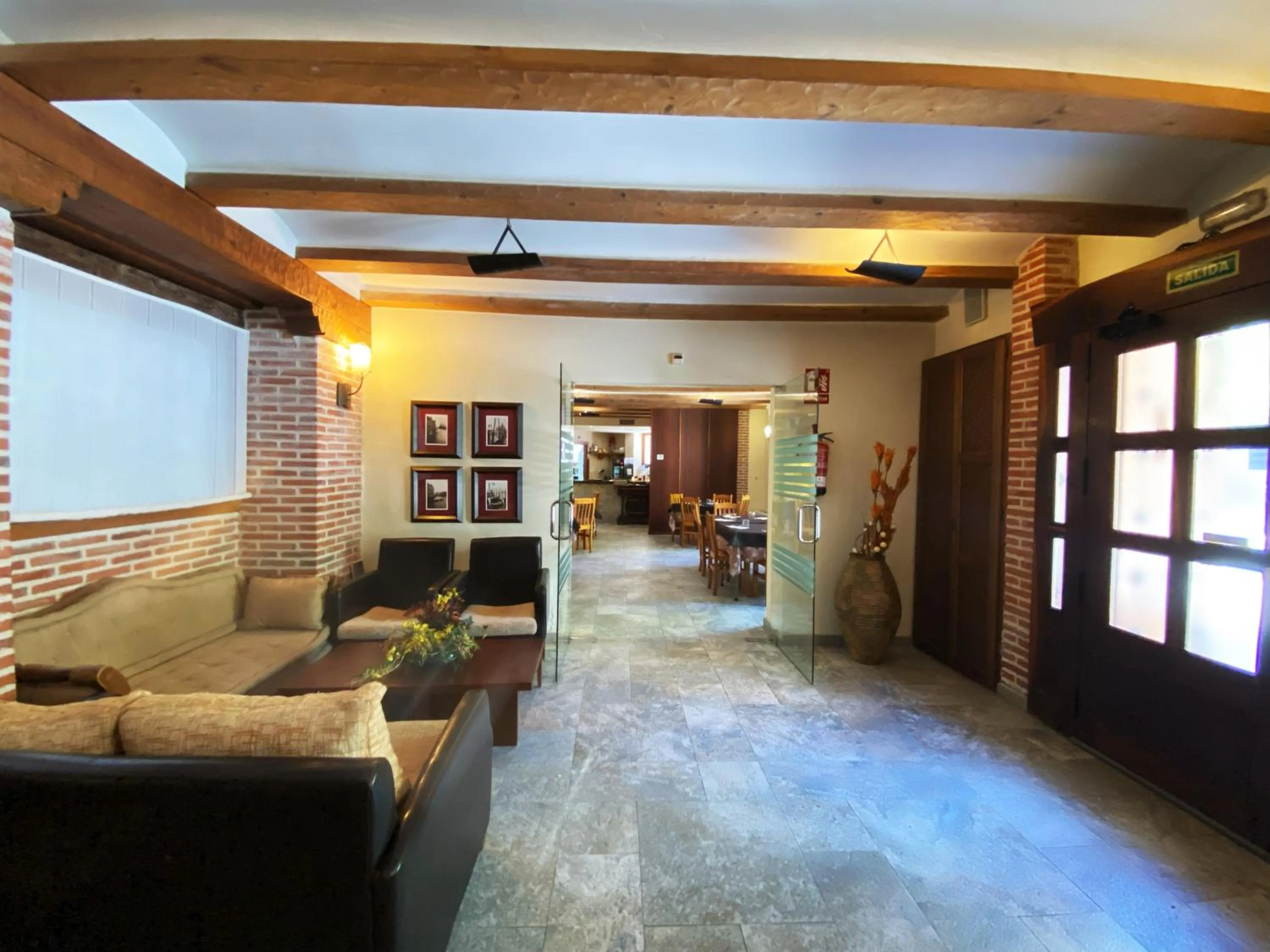 Lobby or reception in HOTEL EL RASTRO - Palacio Duque de Tamames -