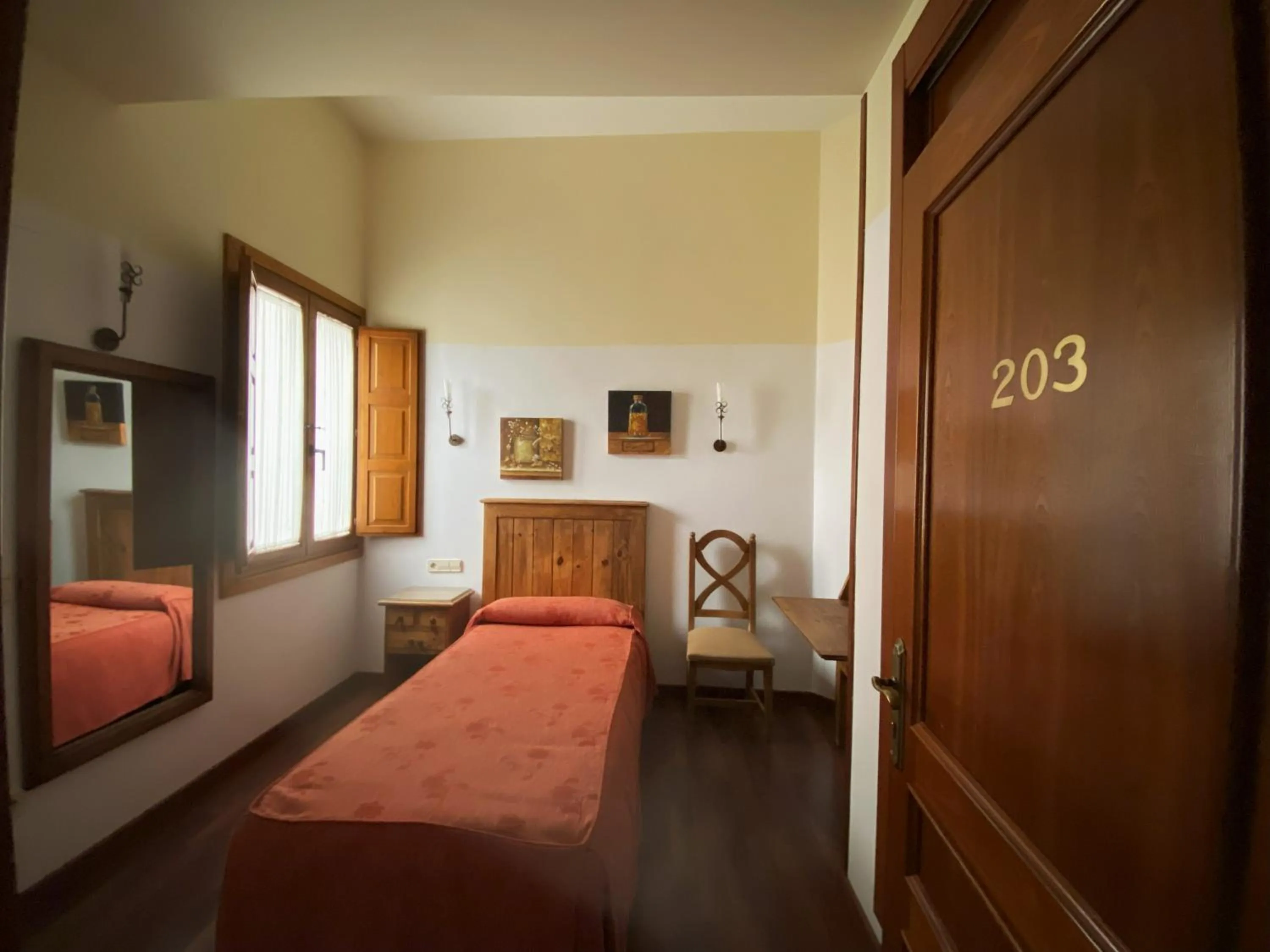 Bed in HOTEL EL RASTRO - Palacio Duque de Tamames -