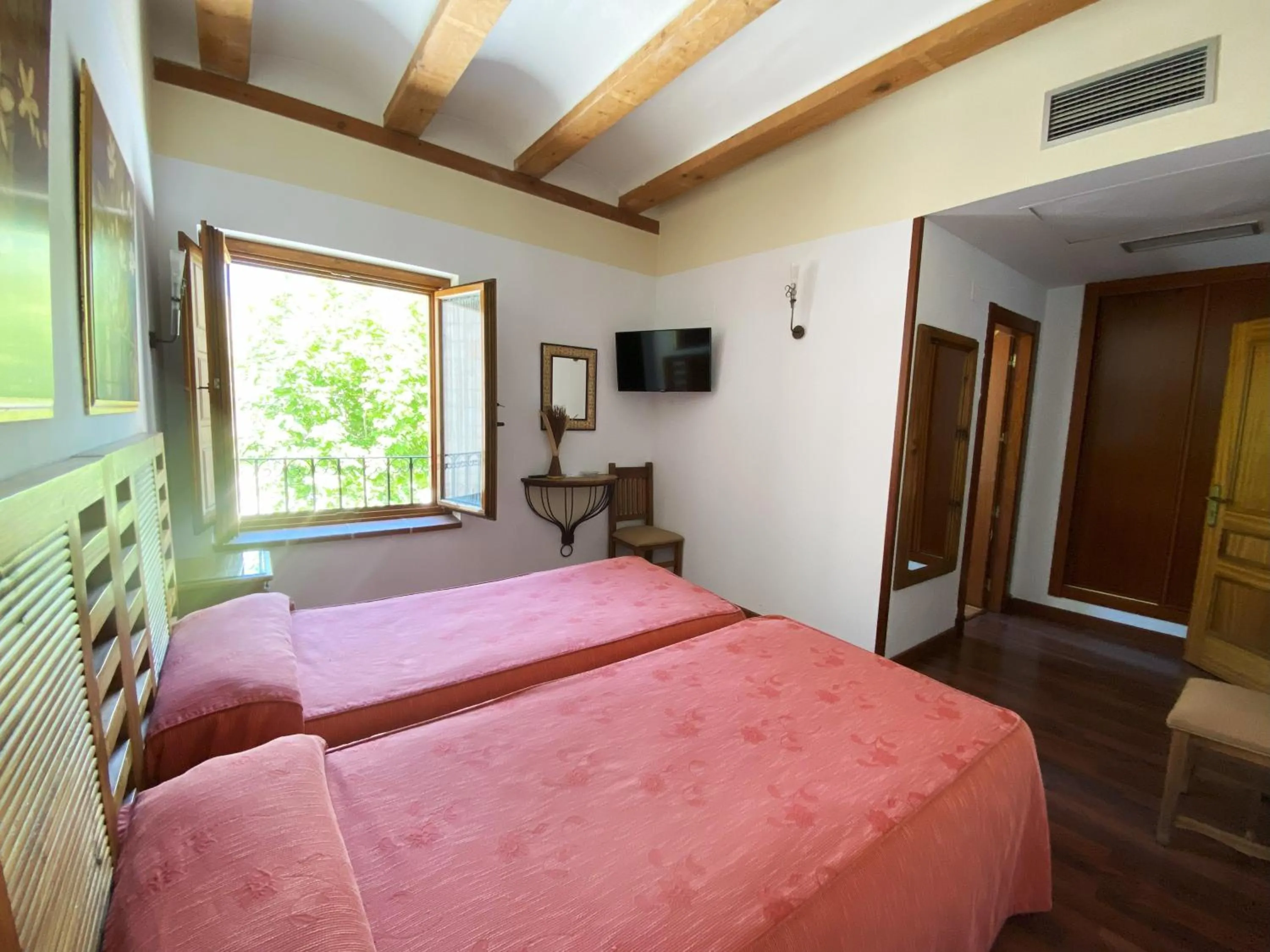 Bedroom, Bed in HOTEL EL RASTRO - Palacio Duque de Tamames -