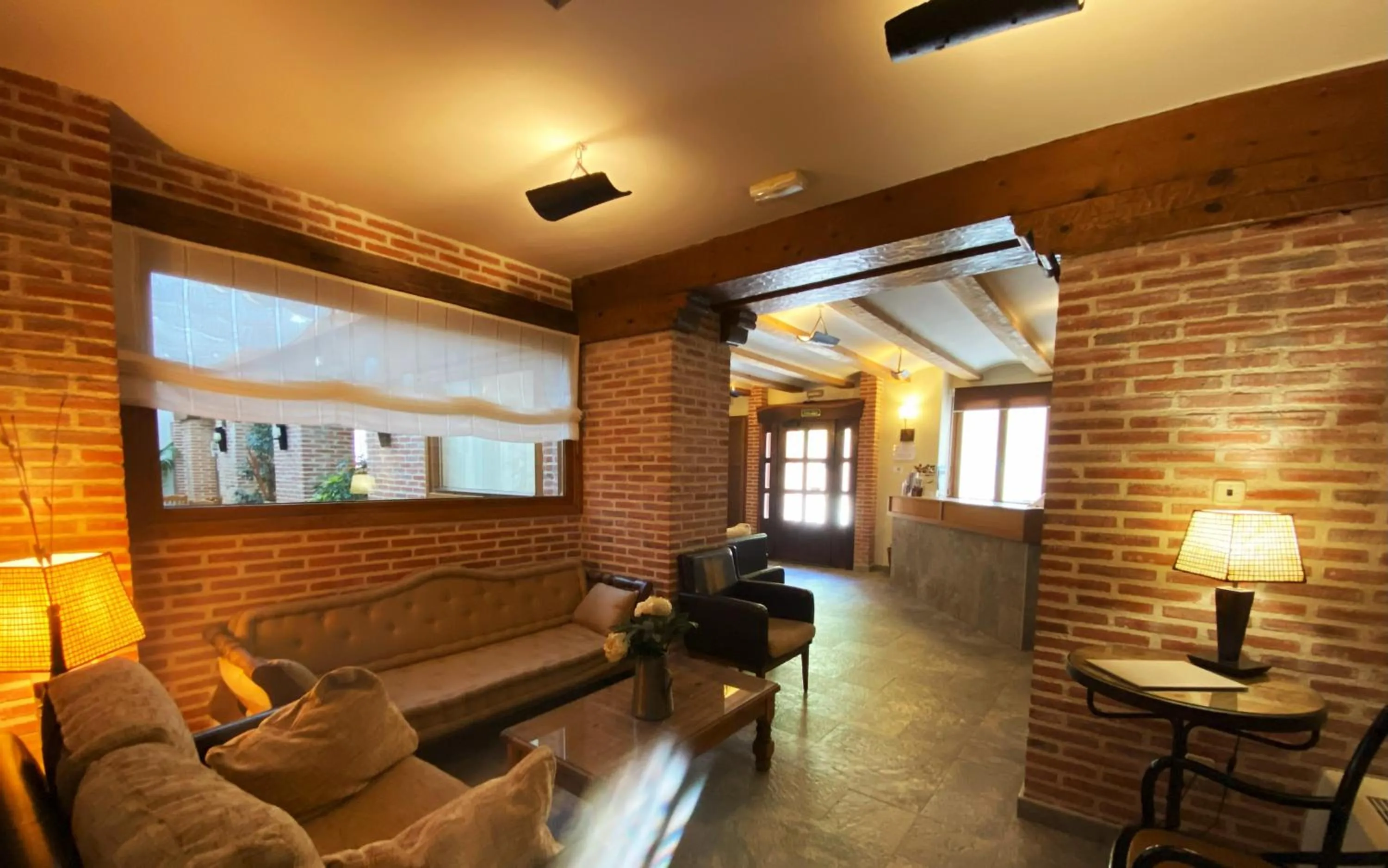 Lobby or reception in HOTEL EL RASTRO - Palacio Duque de Tamames -