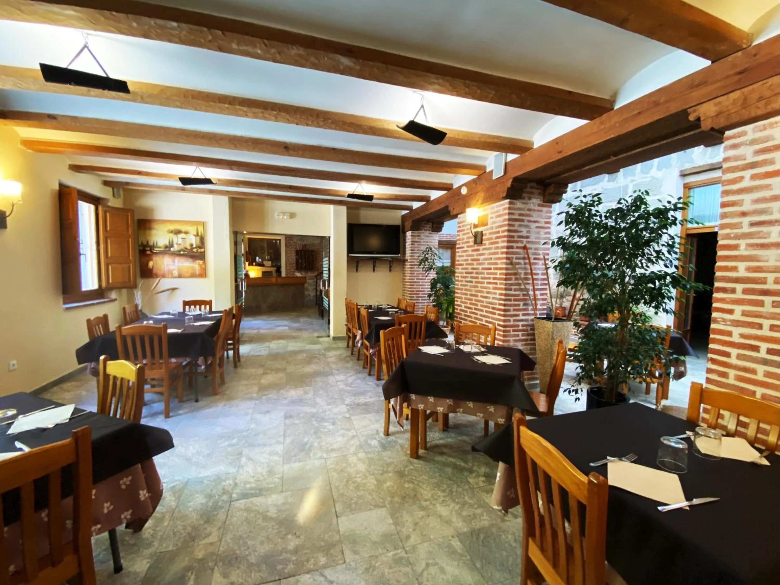 Restaurant/places to eat in HOTEL EL RASTRO - Palacio Duque de Tamames -