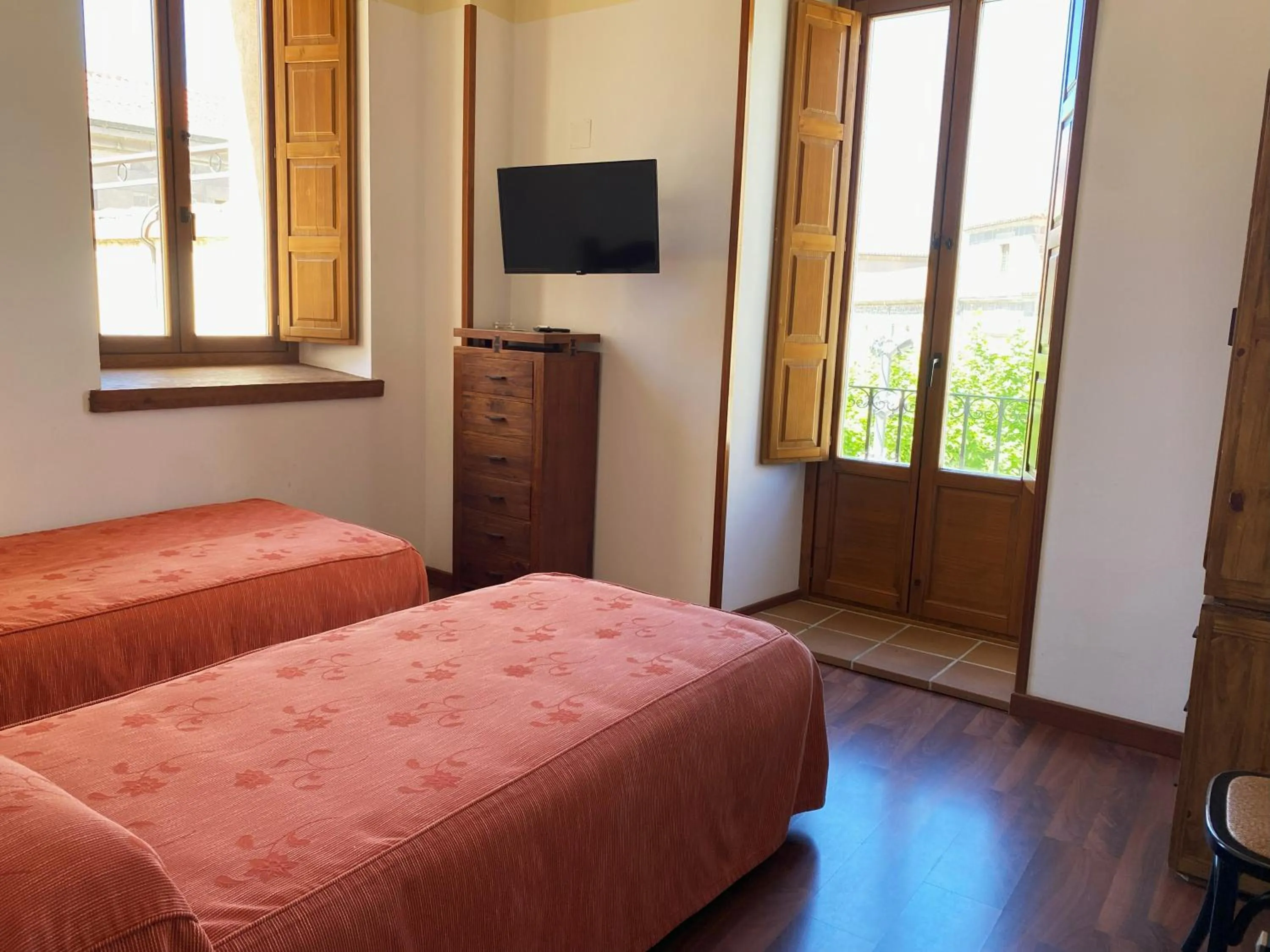 Bedroom, Bed in HOTEL EL RASTRO - Palacio Duque de Tamames -