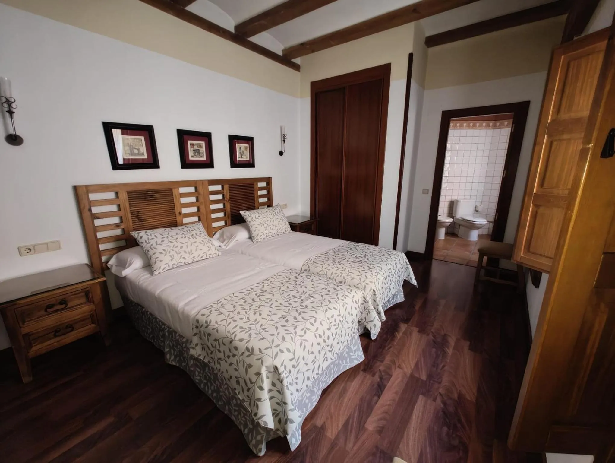 Bed in HOTEL EL RASTRO - Palacio Duque de Tamames -