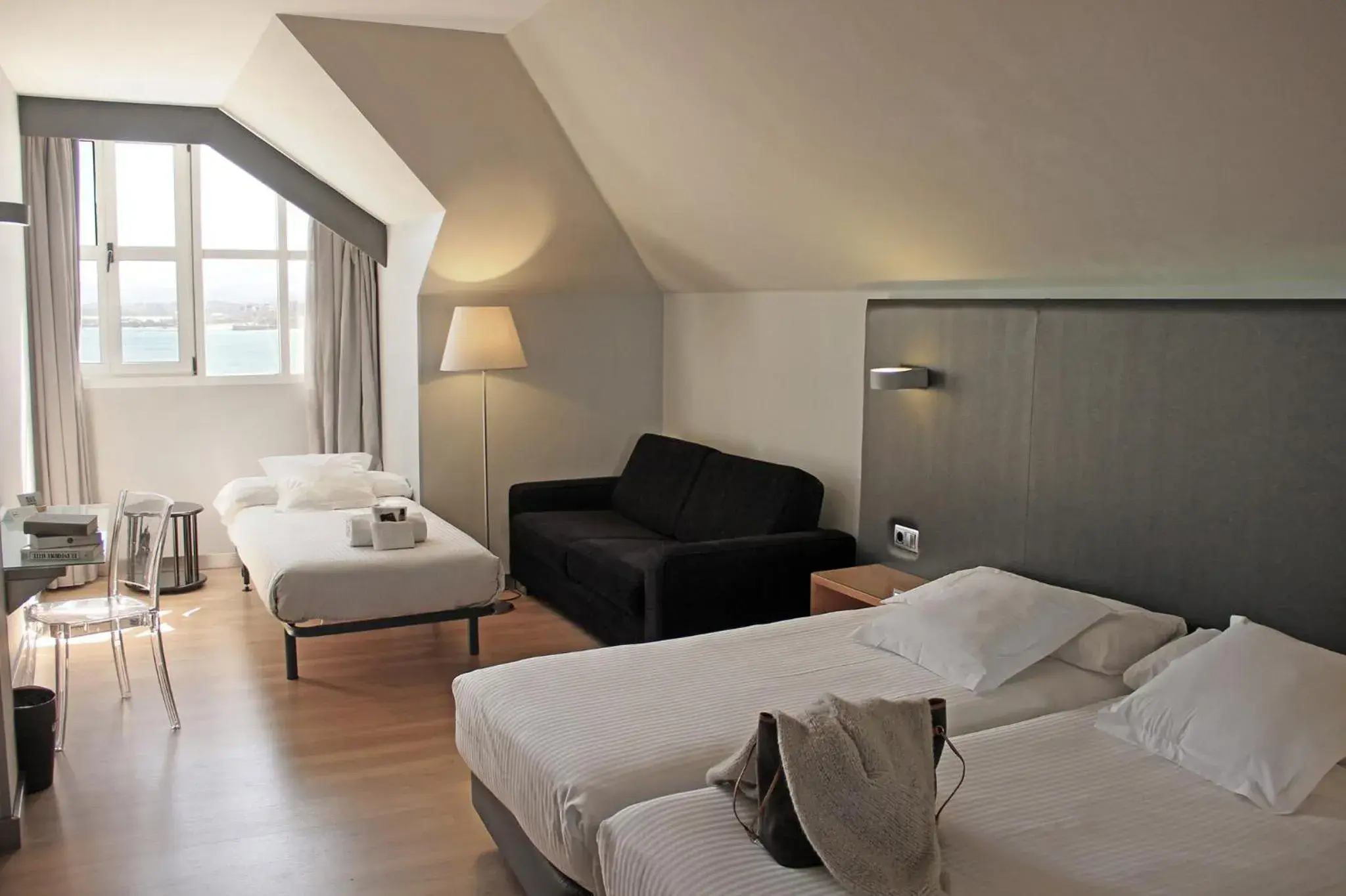 Twin Room with Extra Bed in Hotel Chiqui Twin Room with Extra Bed in Hotel Chiqui