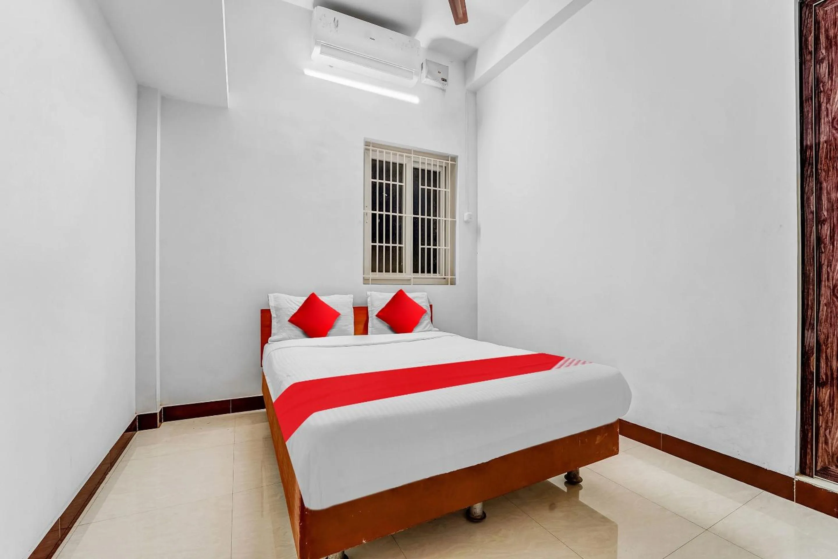 Bedroom, Bed in Hotel O Crown Tower