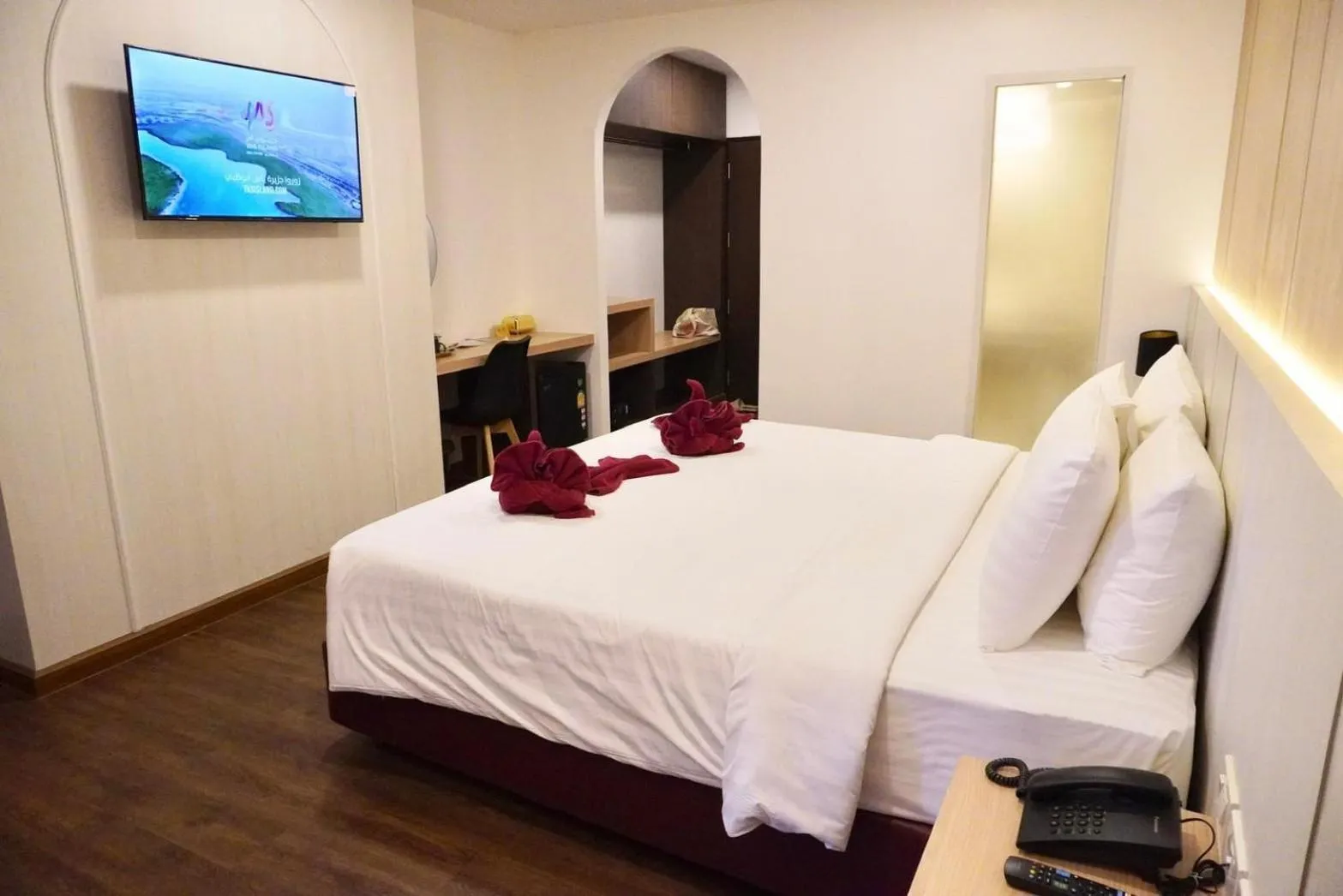 Photo of the whole room, Bed in M CASA HOTEL PATTAYA