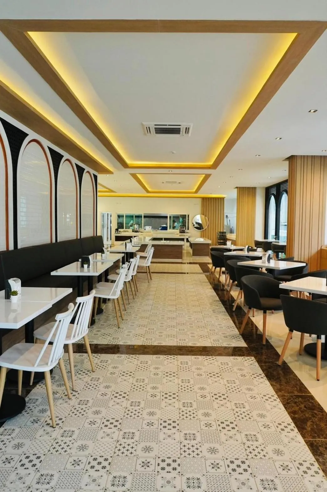 Restaurant/places to eat in M CASA HOTEL PATTAYA