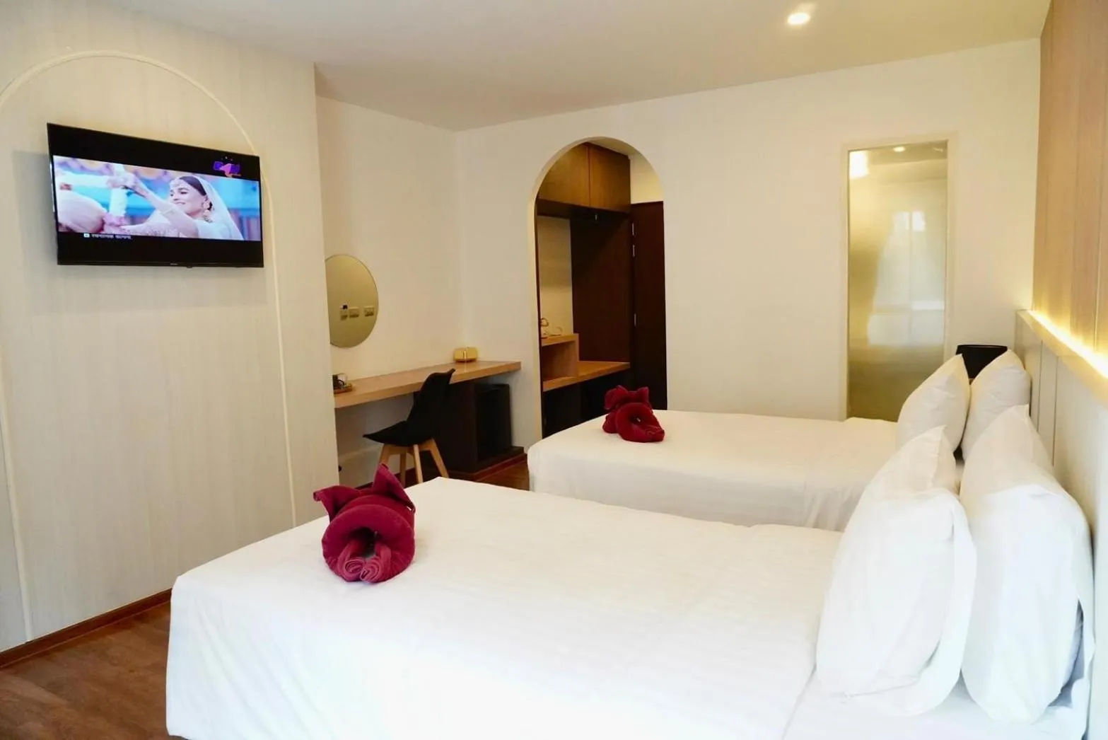 Photo of the whole room, Bed in M CASA HOTEL PATTAYA