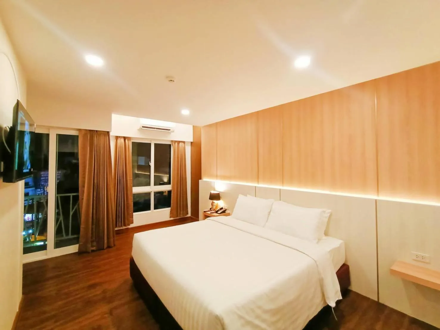 Bedroom, Bed in M CASA HOTEL PATTAYA