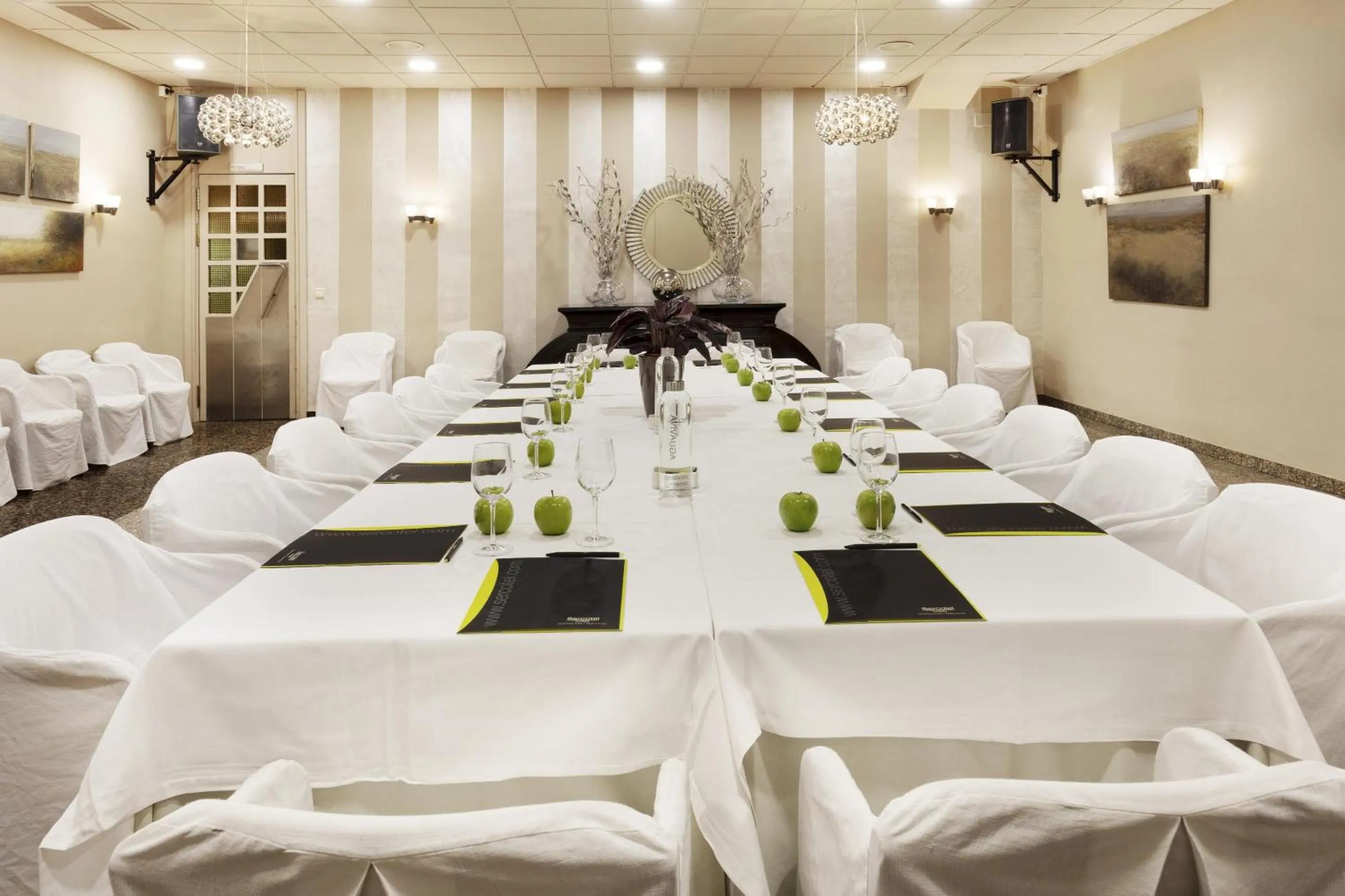 Meeting/conference room in Hotel Sercotel Tudela Bardenas