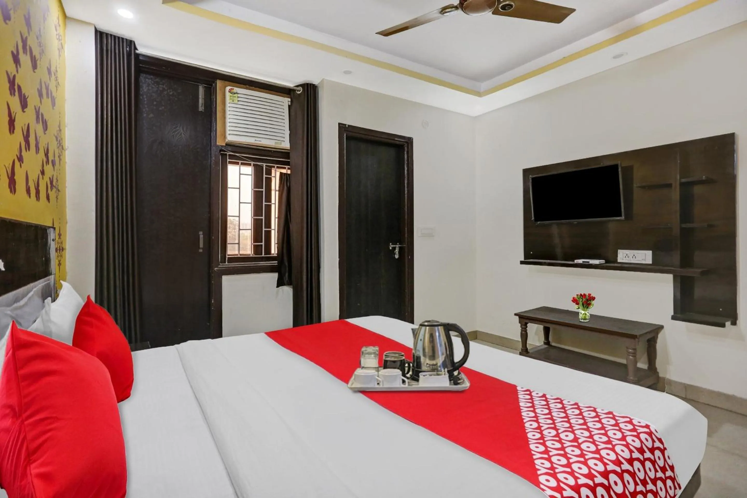 Facade/entrance, Bed in Hotel O Hotel Blue Orchid