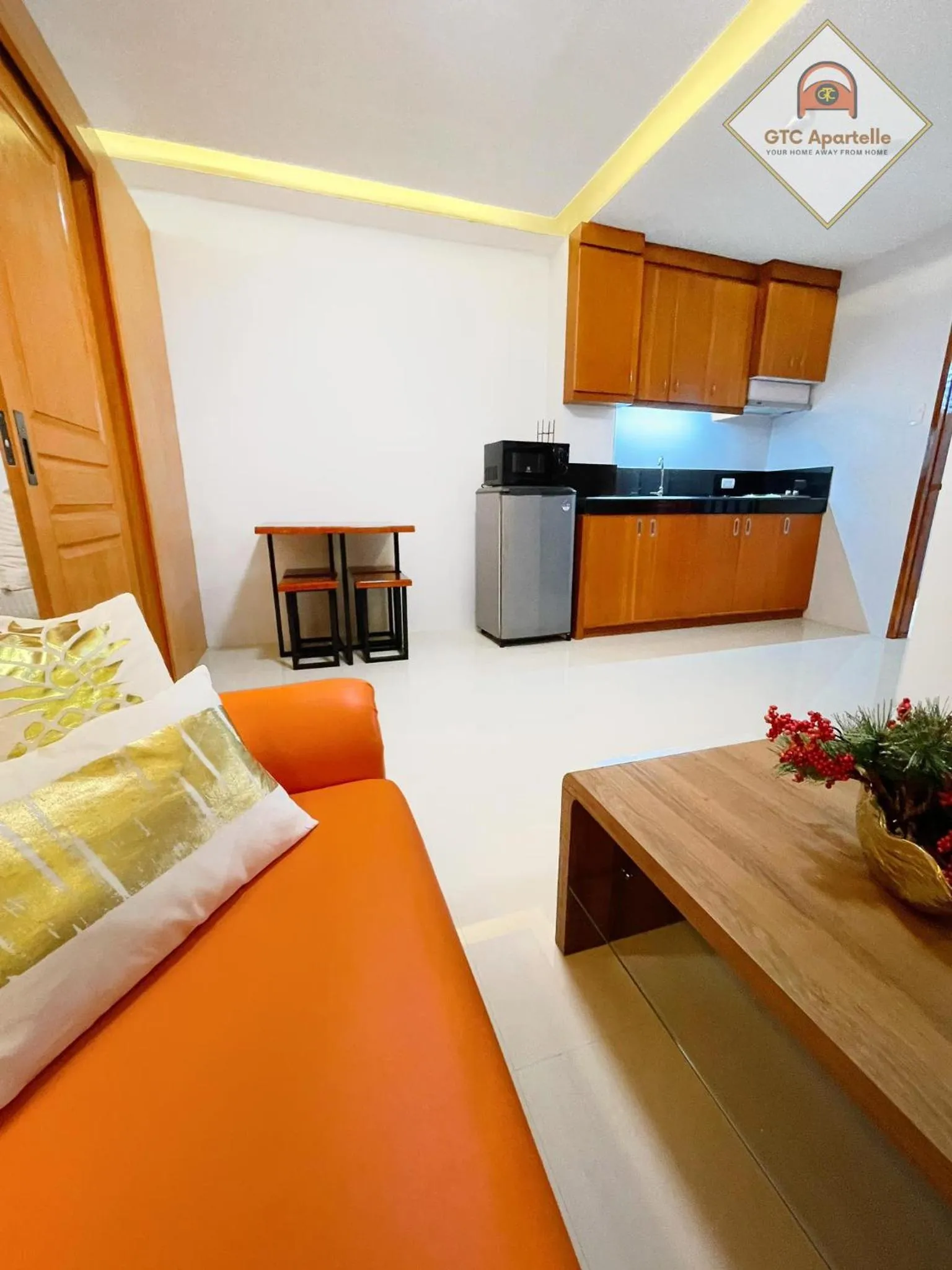 Living room, Bed in GTC Apartelle - Tacloban