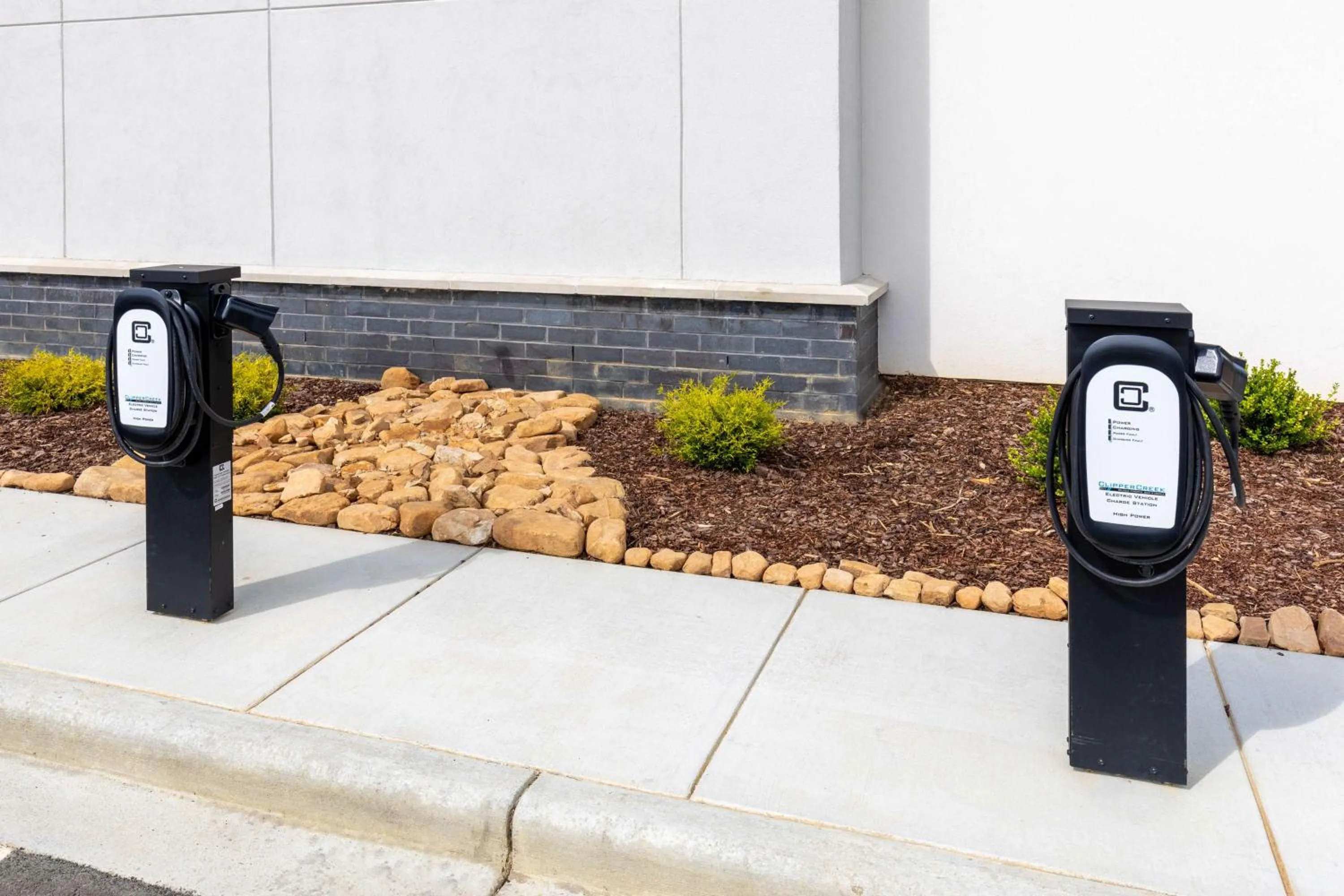 Property building in Hampton Inn Albertville, Al