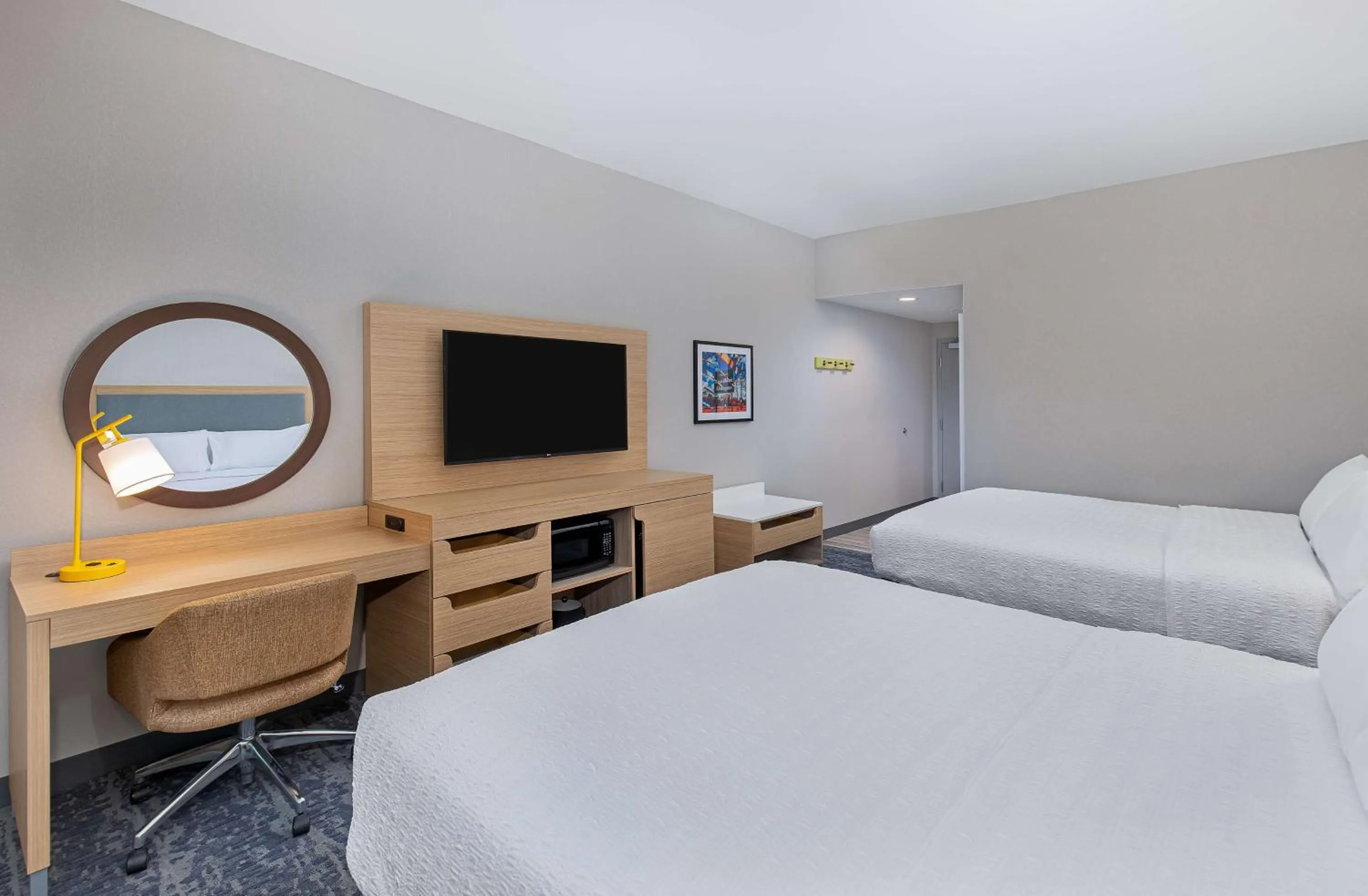 Bed in Hampton Inn Albertville, Al