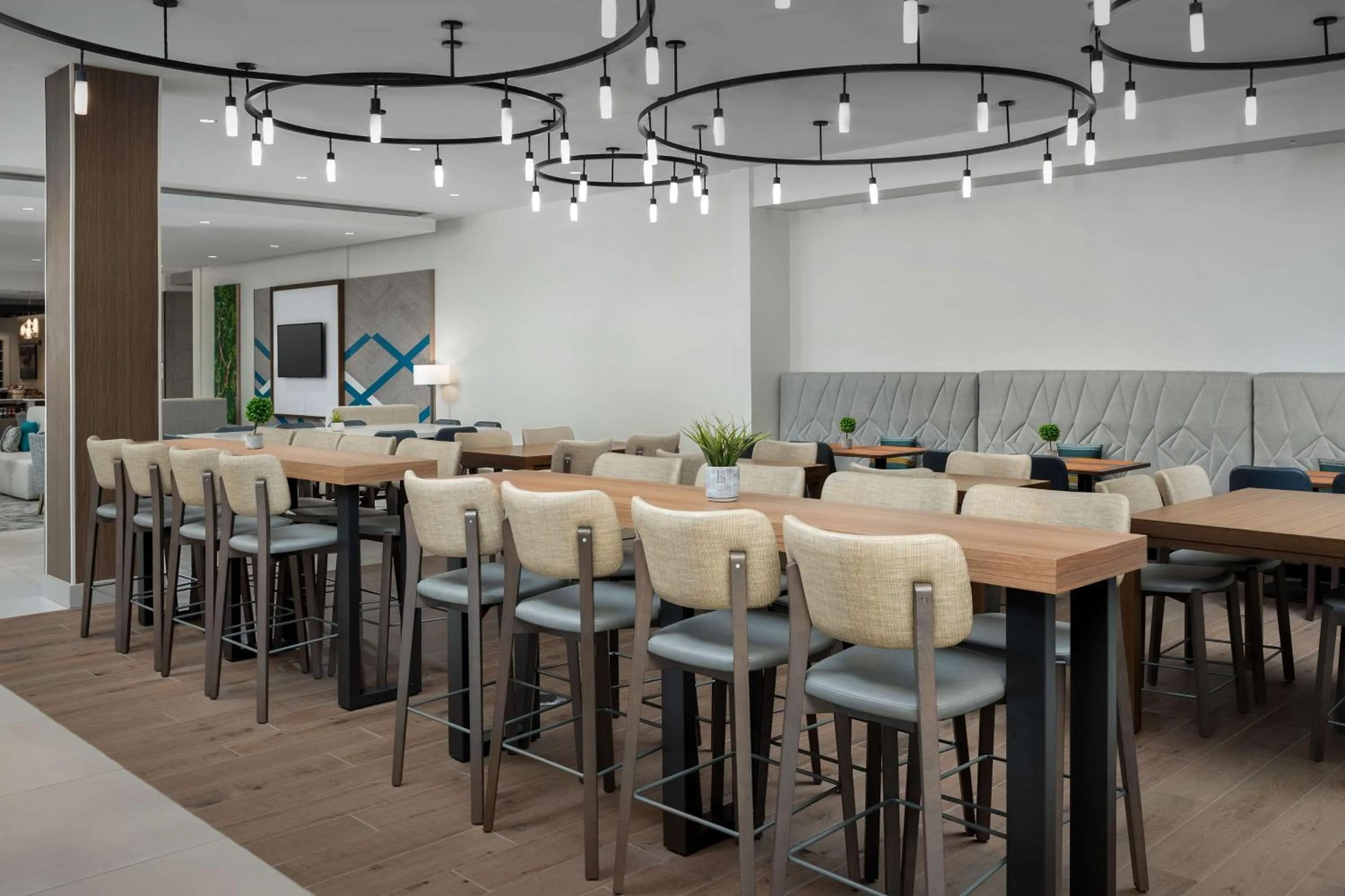 Restaurant/places to eat in Hilton Garden Inn Florence Cincinnati Airport South