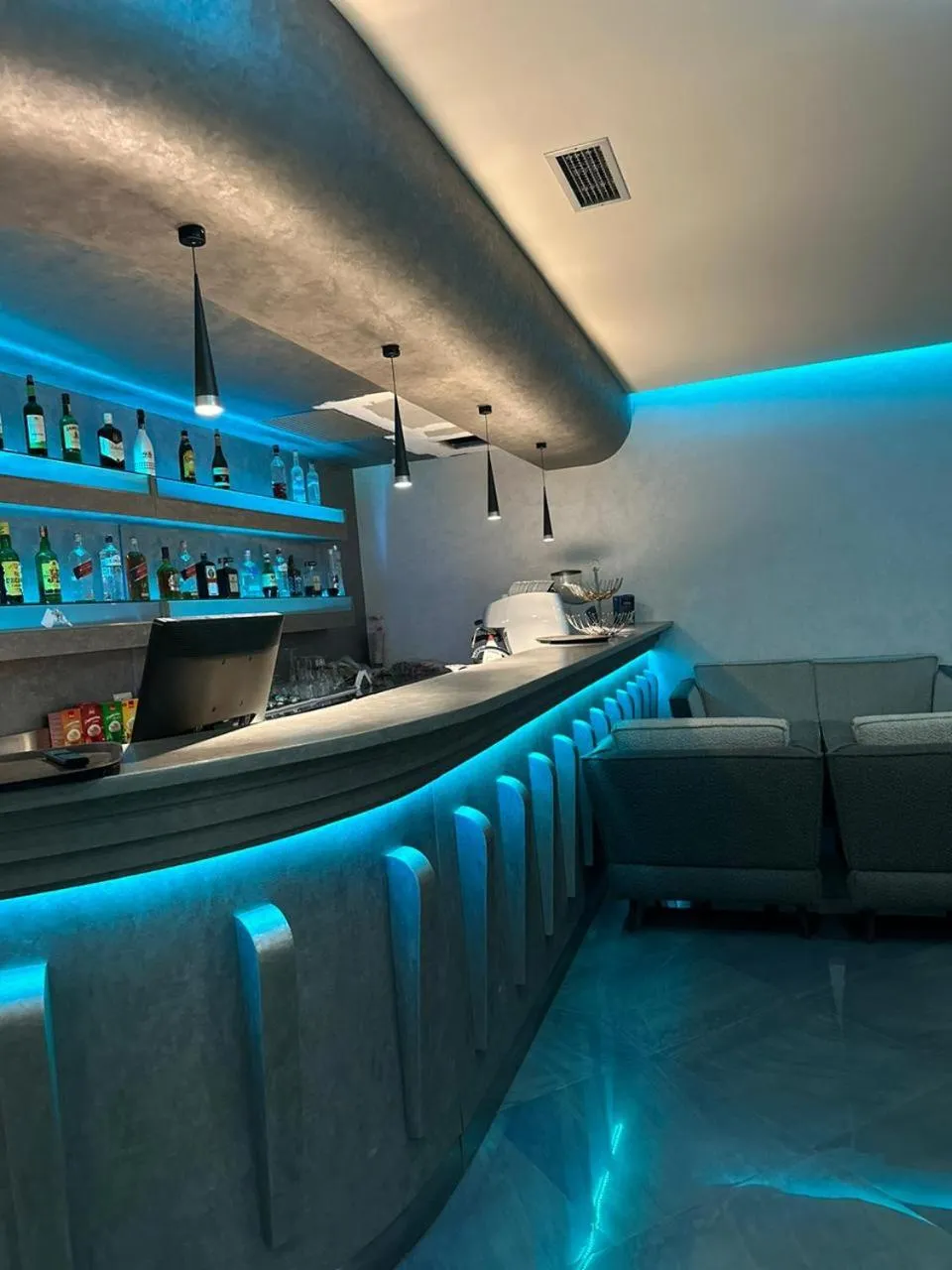 Lounge or bar in HOTEL GJUTA