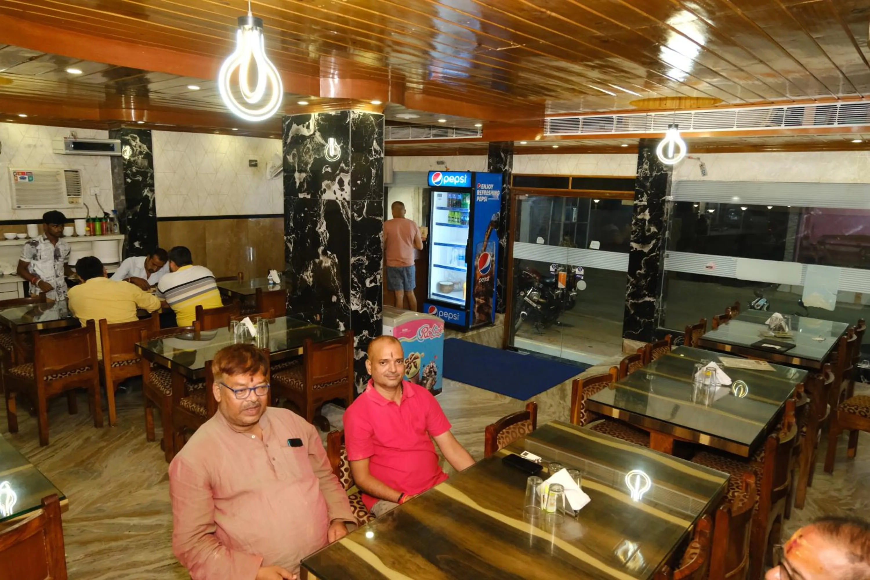 Restaurant/places to eat in Hotel Bharati