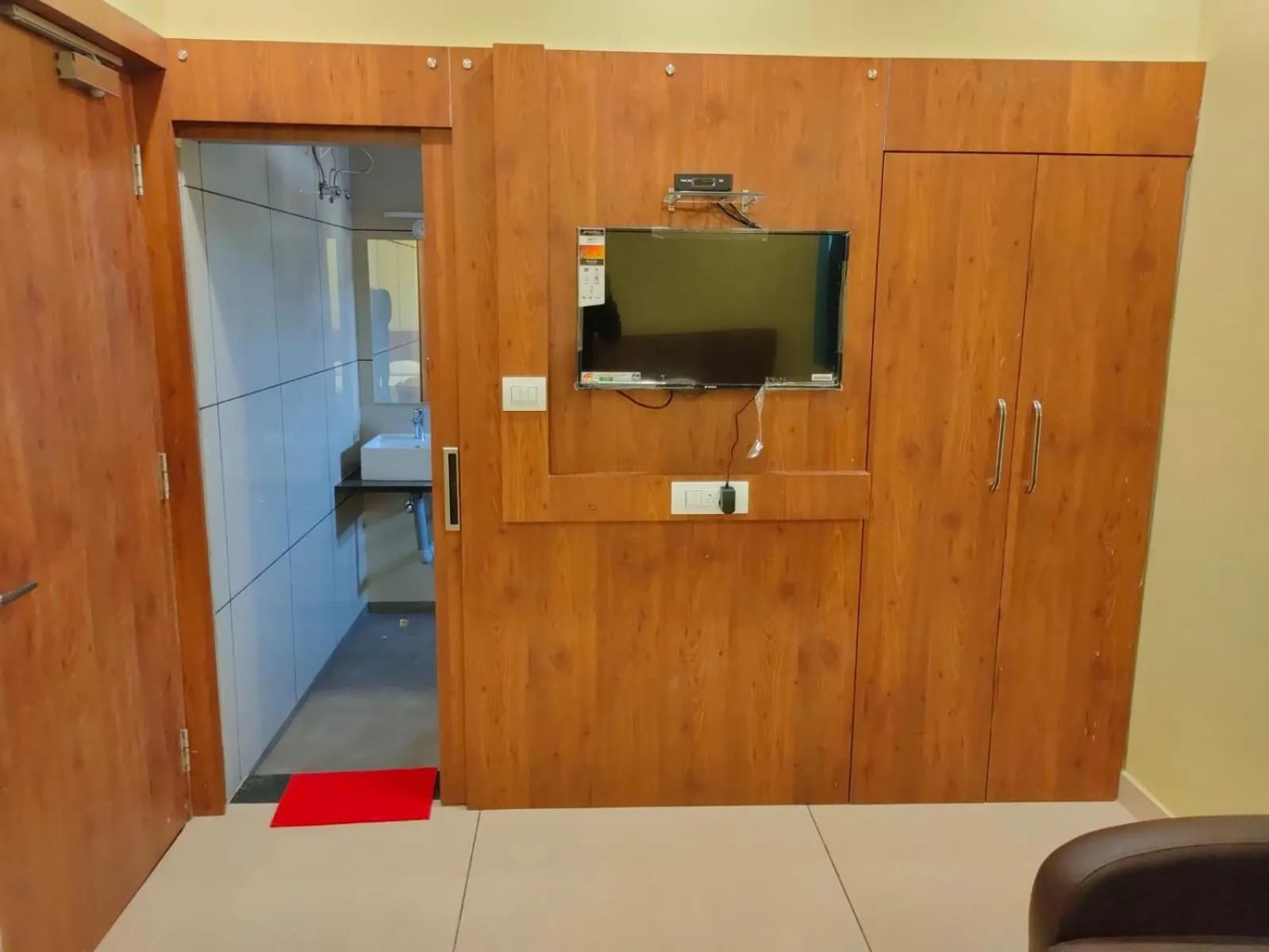 wardrobe in Hotel Bharati