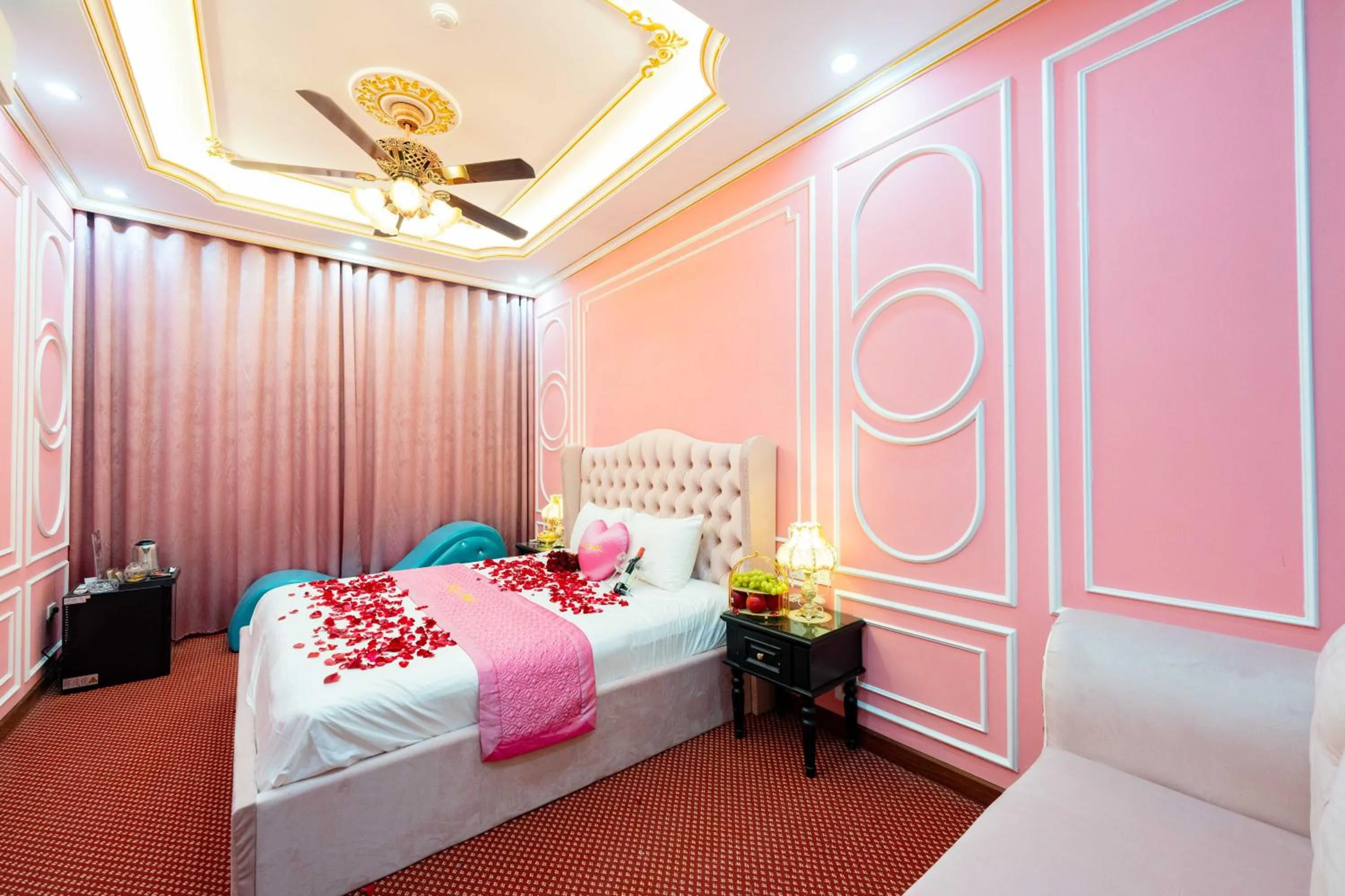 Bed in King's Hotel Linh Đàm 2