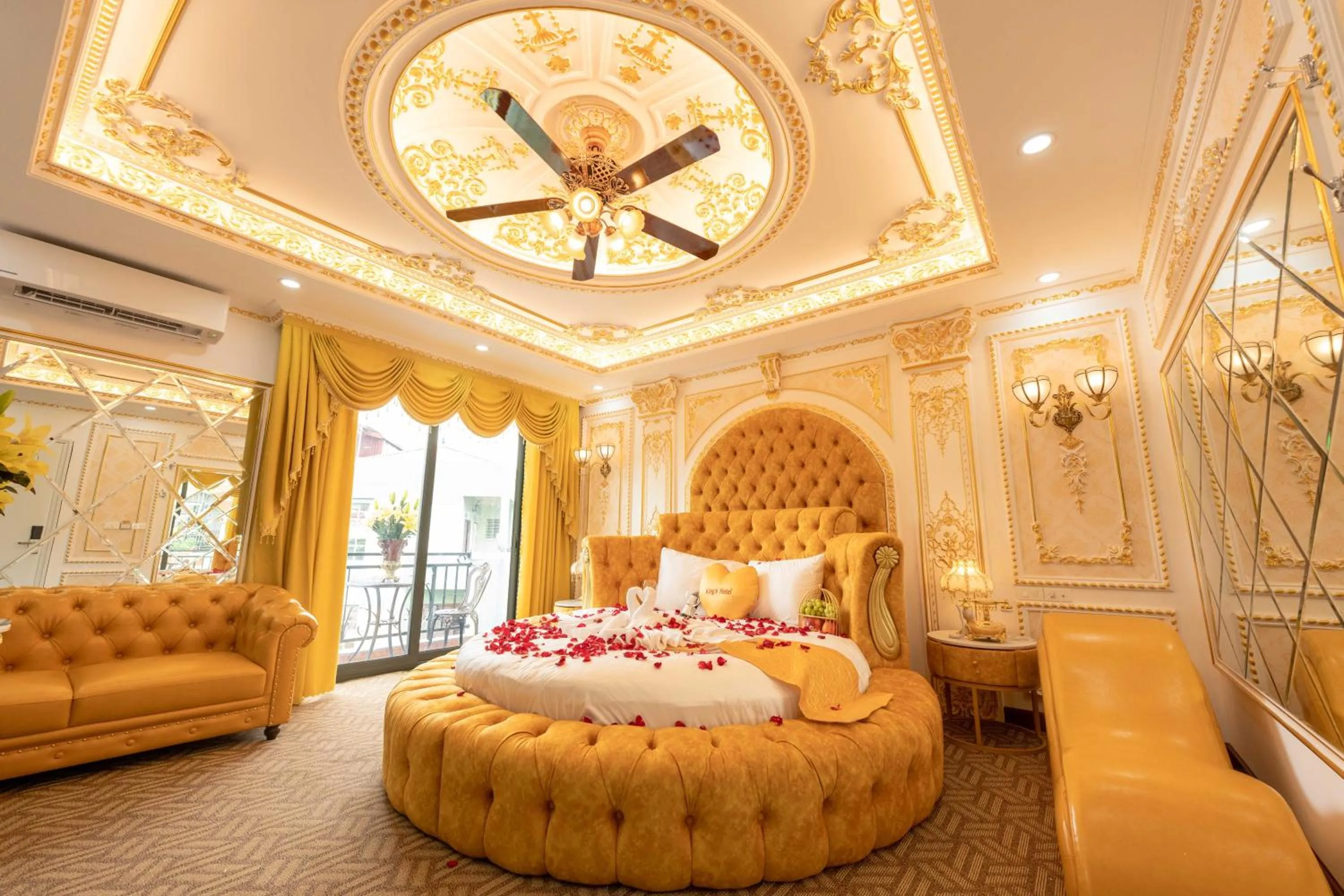 Bed in King's Hotel Linh Đàm 2