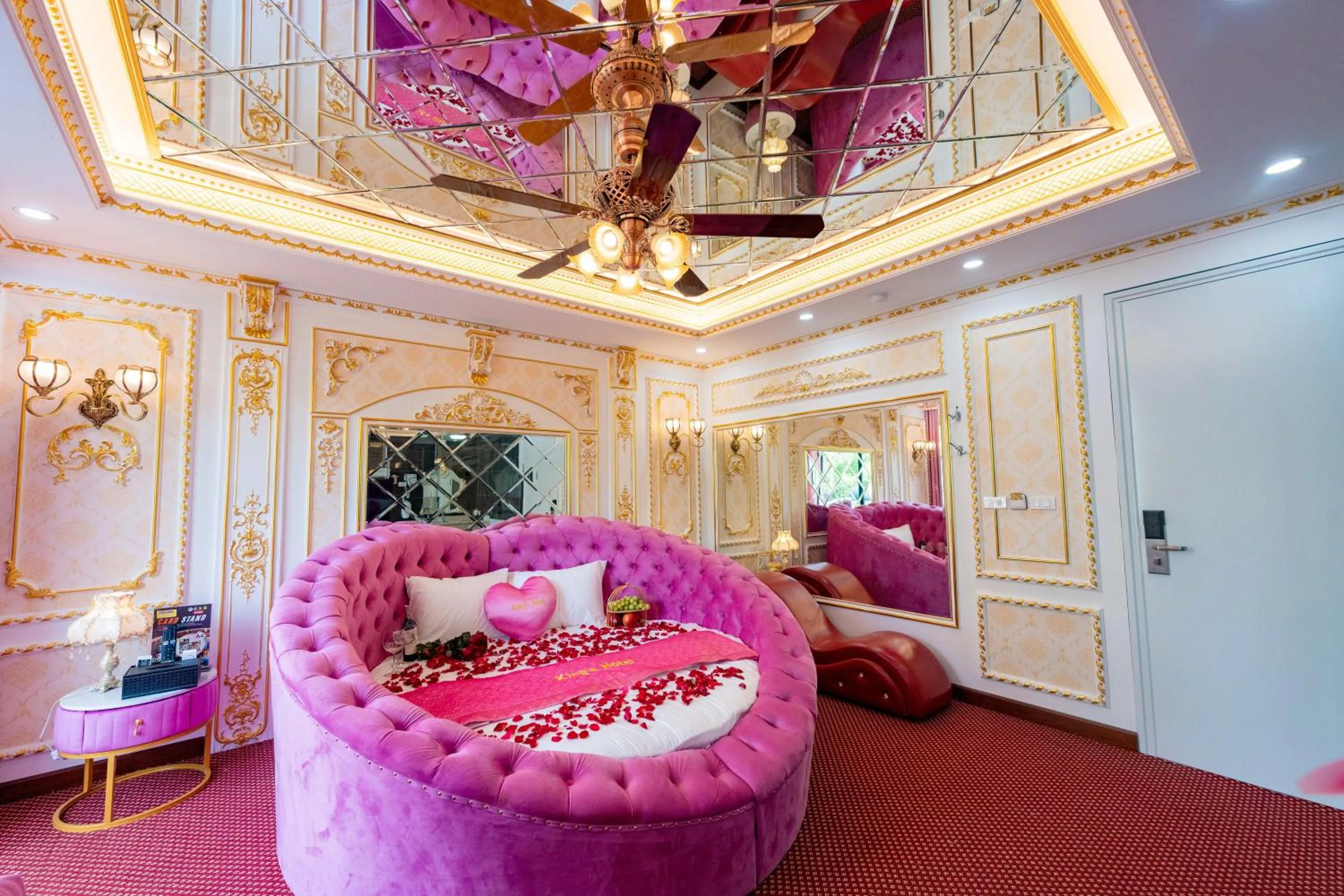 Bed in King's Hotel Linh Đàm 2