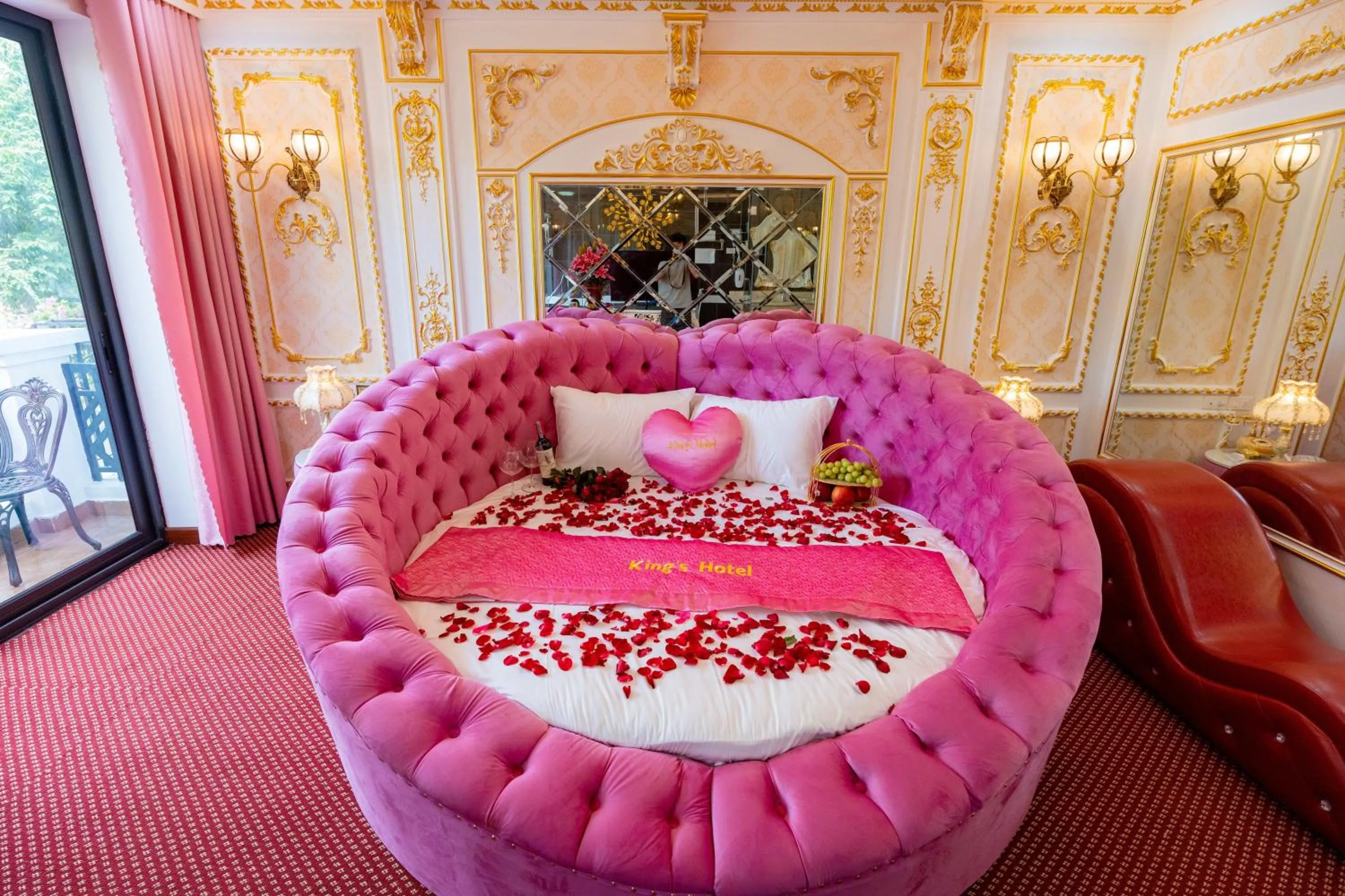 Bed in King's Hotel Linh Đàm 2