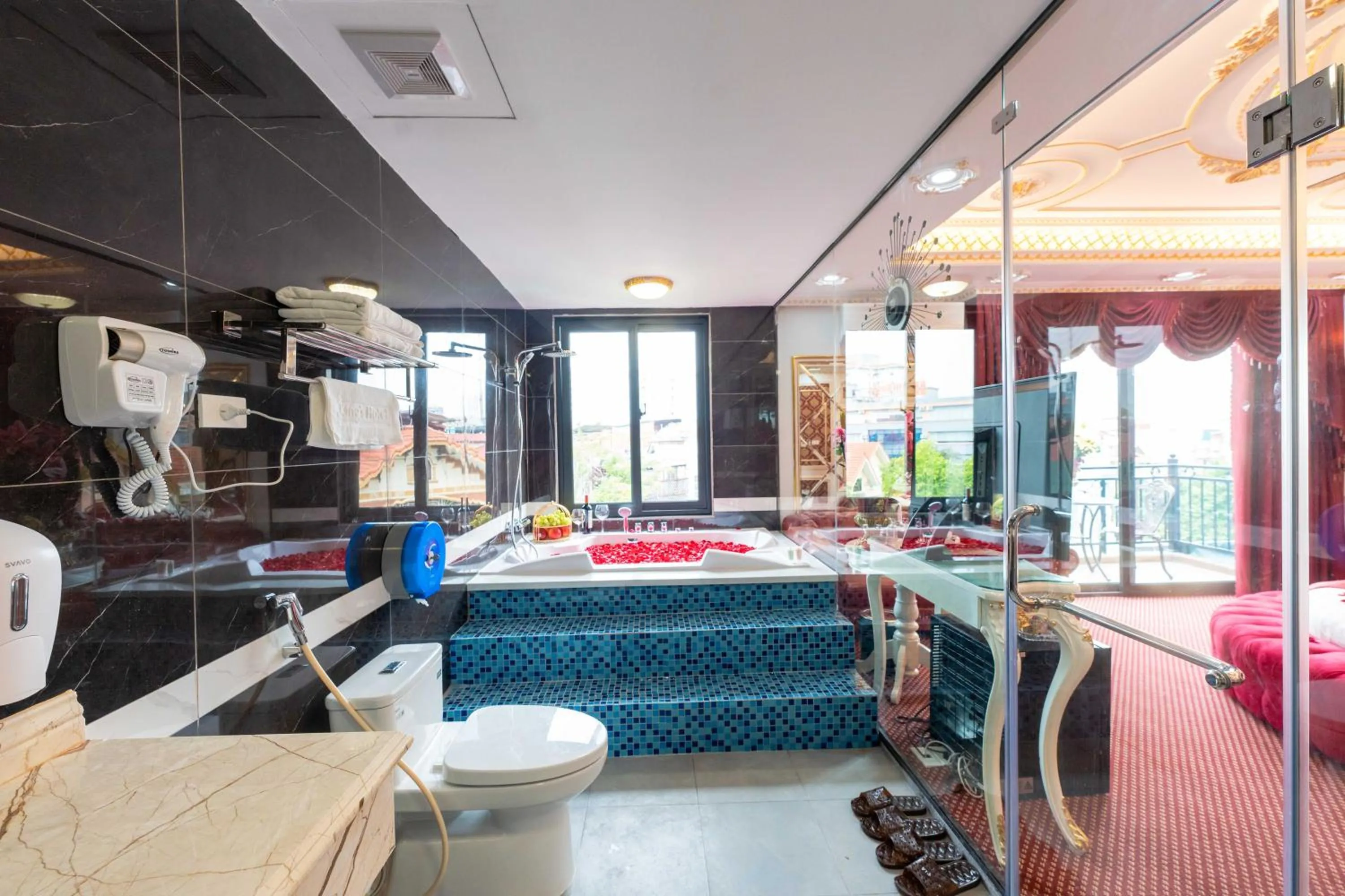 Bed in King's Hotel Linh Đàm 2