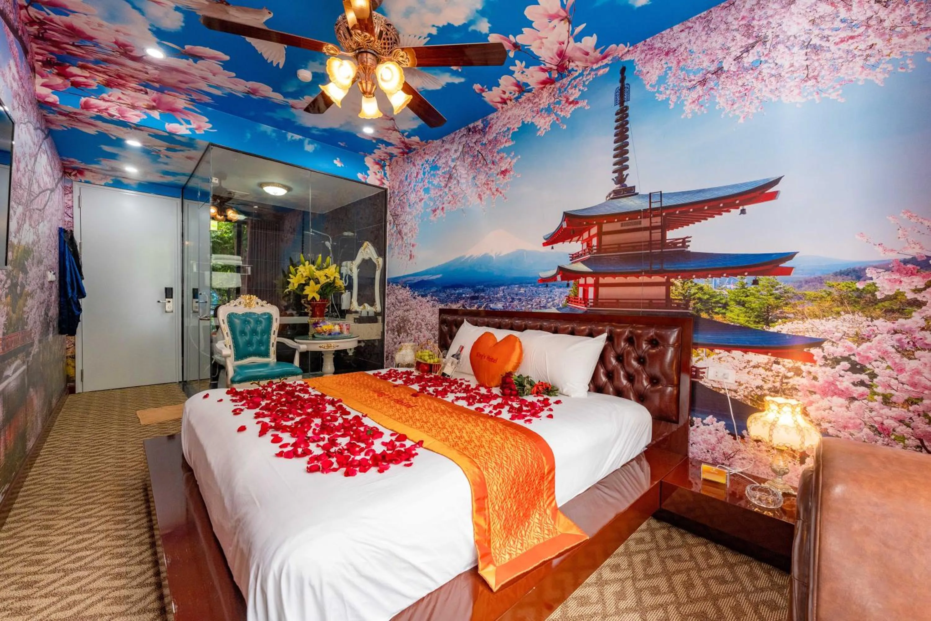 Bed in King's Hotel Linh Đàm 2