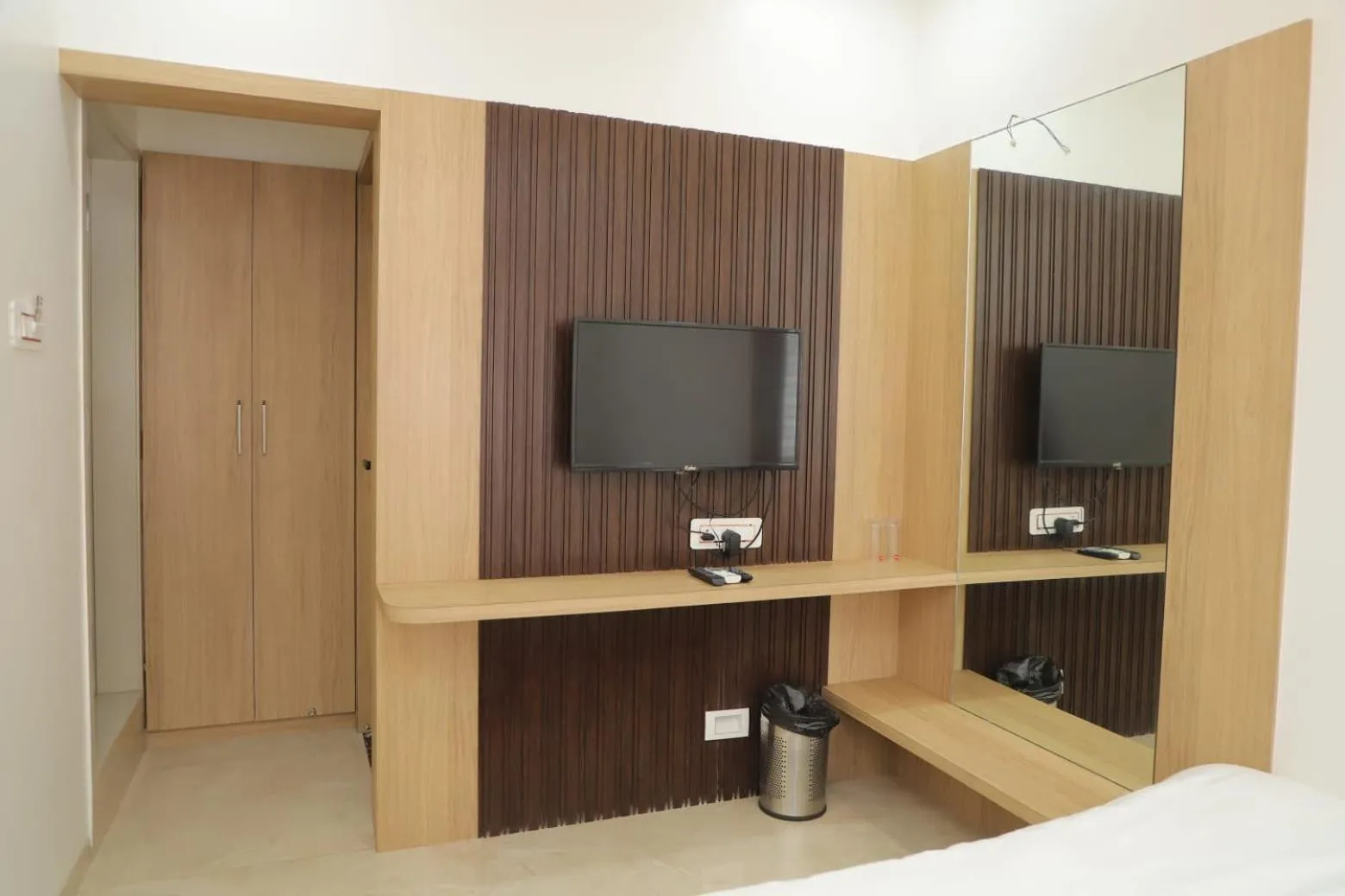 TV and multimedia in Hotel Dwarka Palace