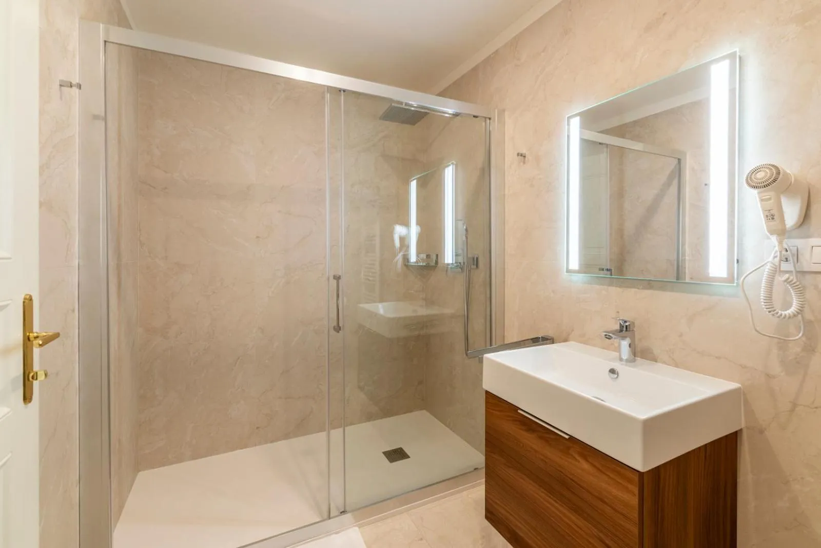 Shower in Petrin Tower Residence