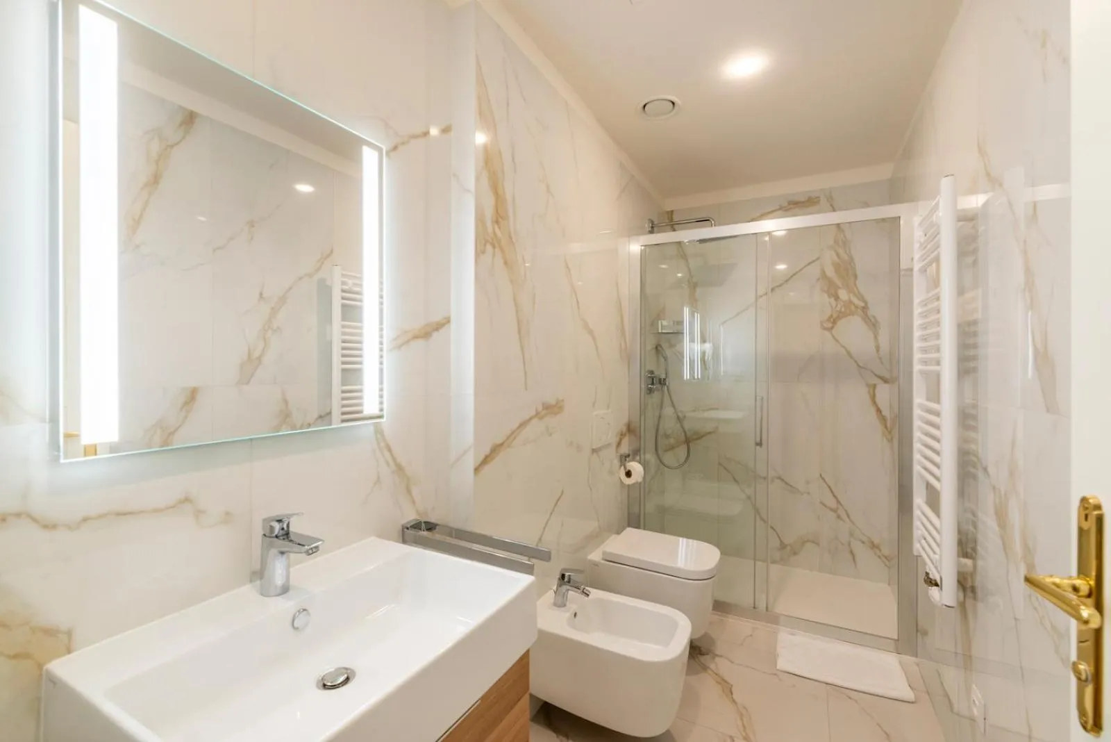 Shower in Petrin Tower Residence