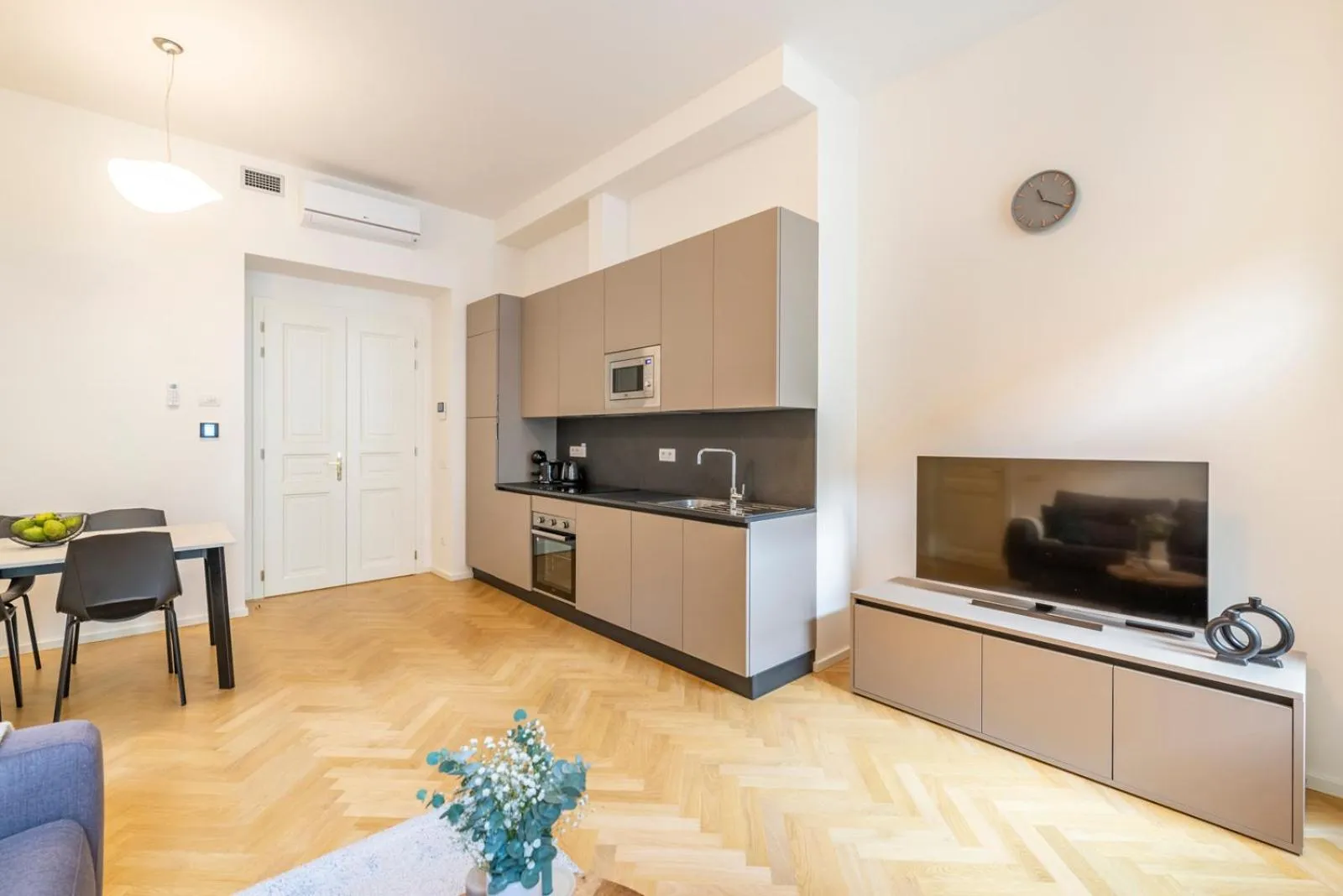 TV and multimedia in Petrin Tower Residence