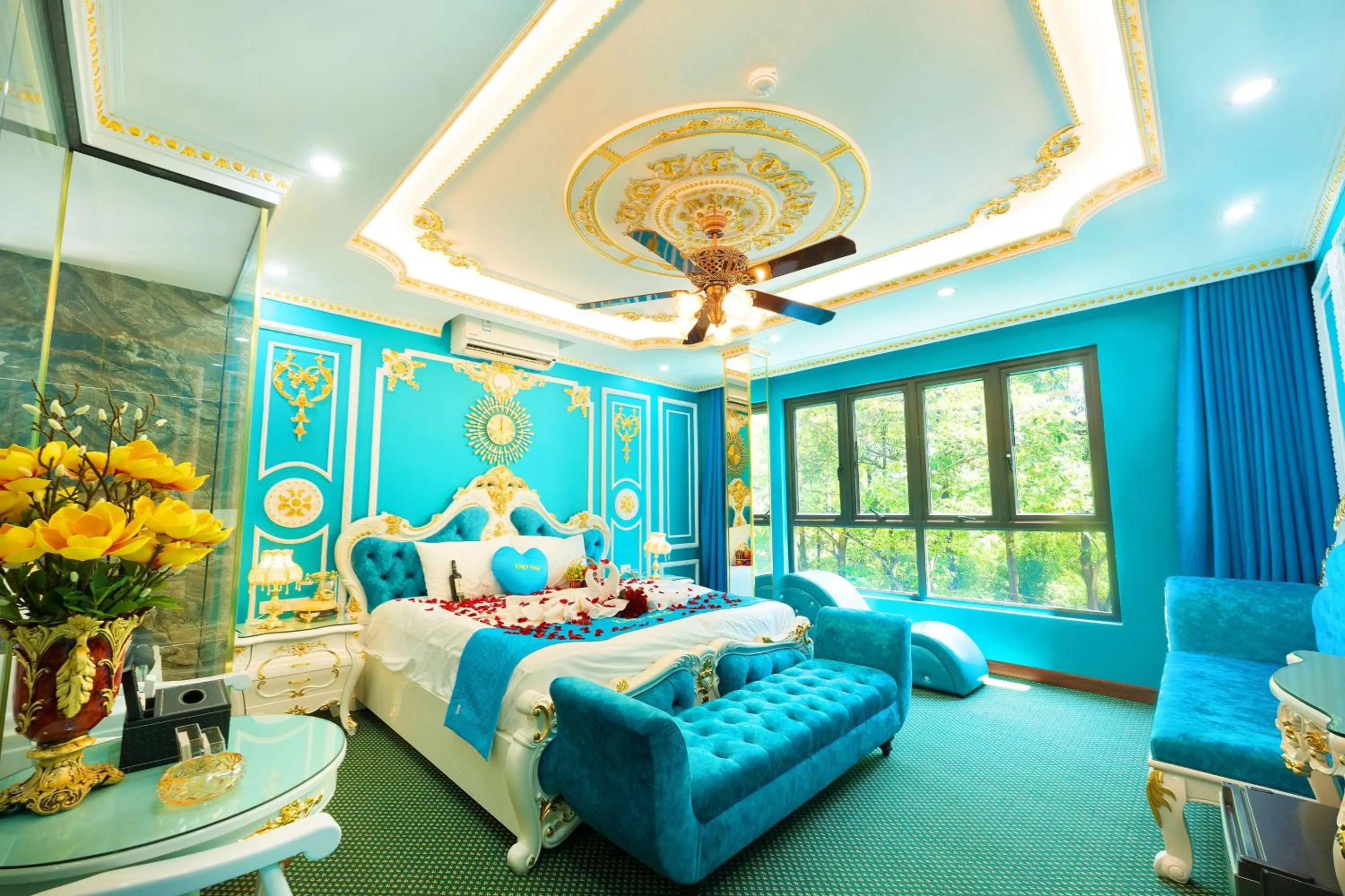 Bed in King's Hotel Linh Đàm 1