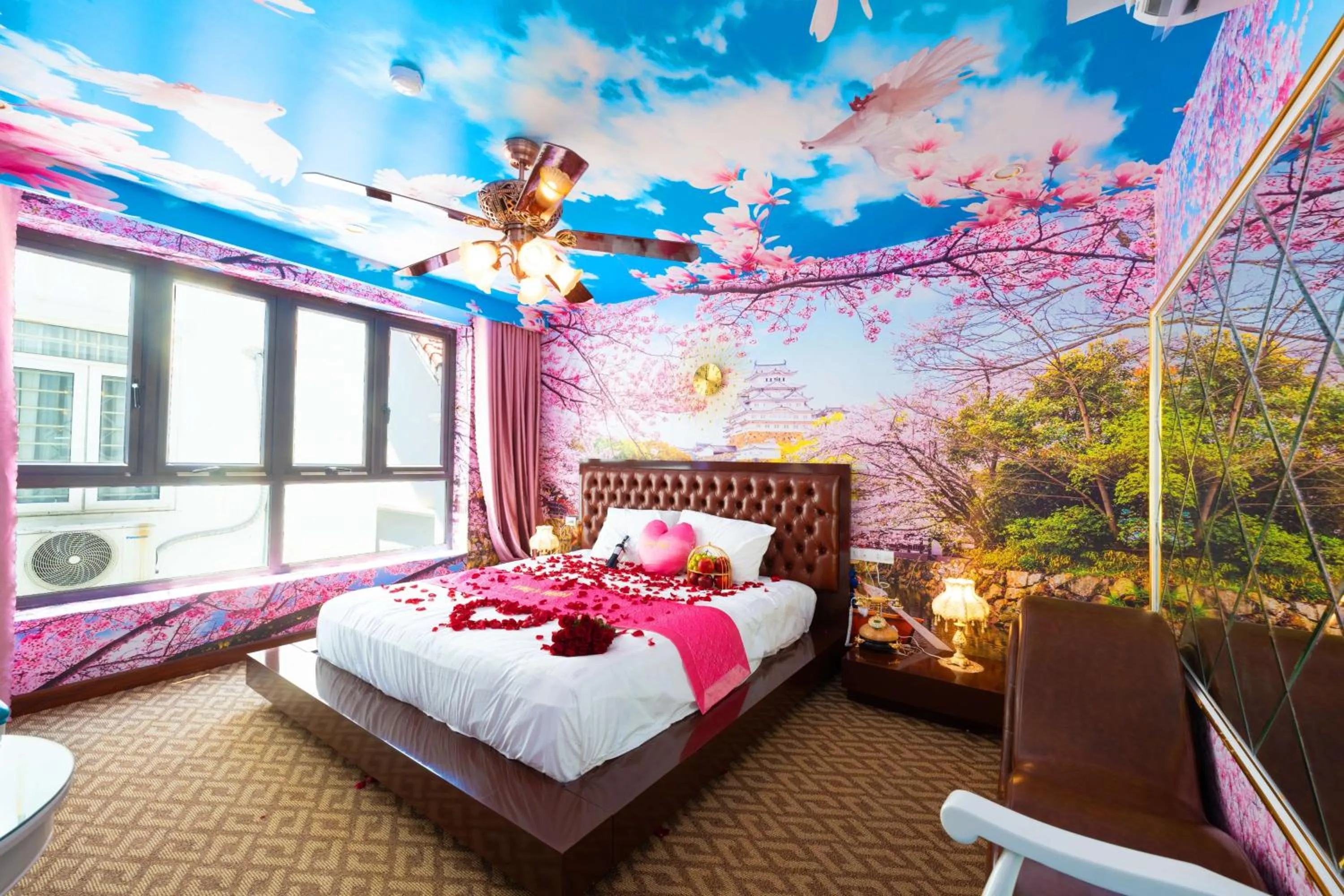 Bed in King's Hotel Linh Đàm 1